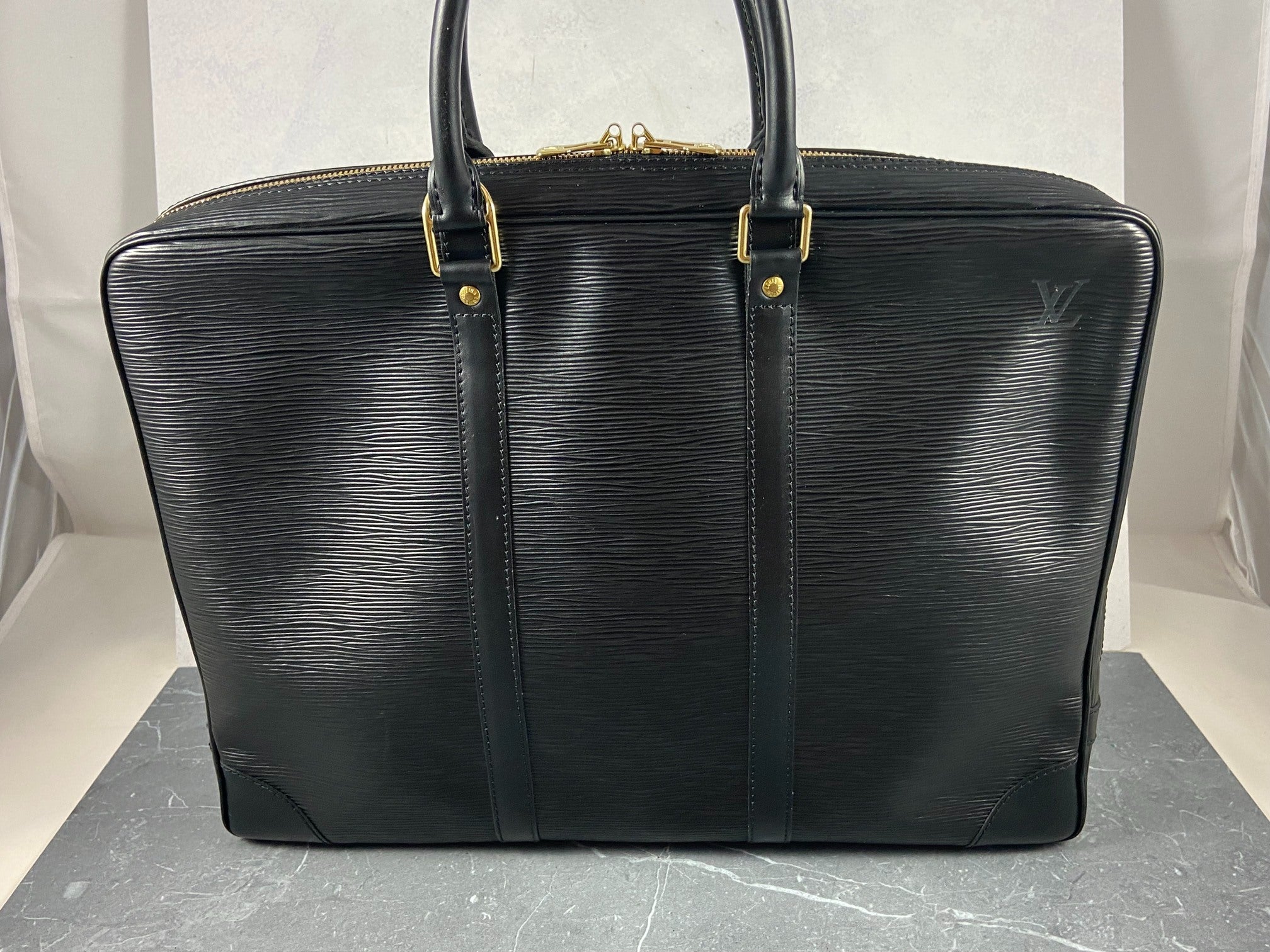 Louis Vuitton Porte Documents Voyage Black Epi Leather