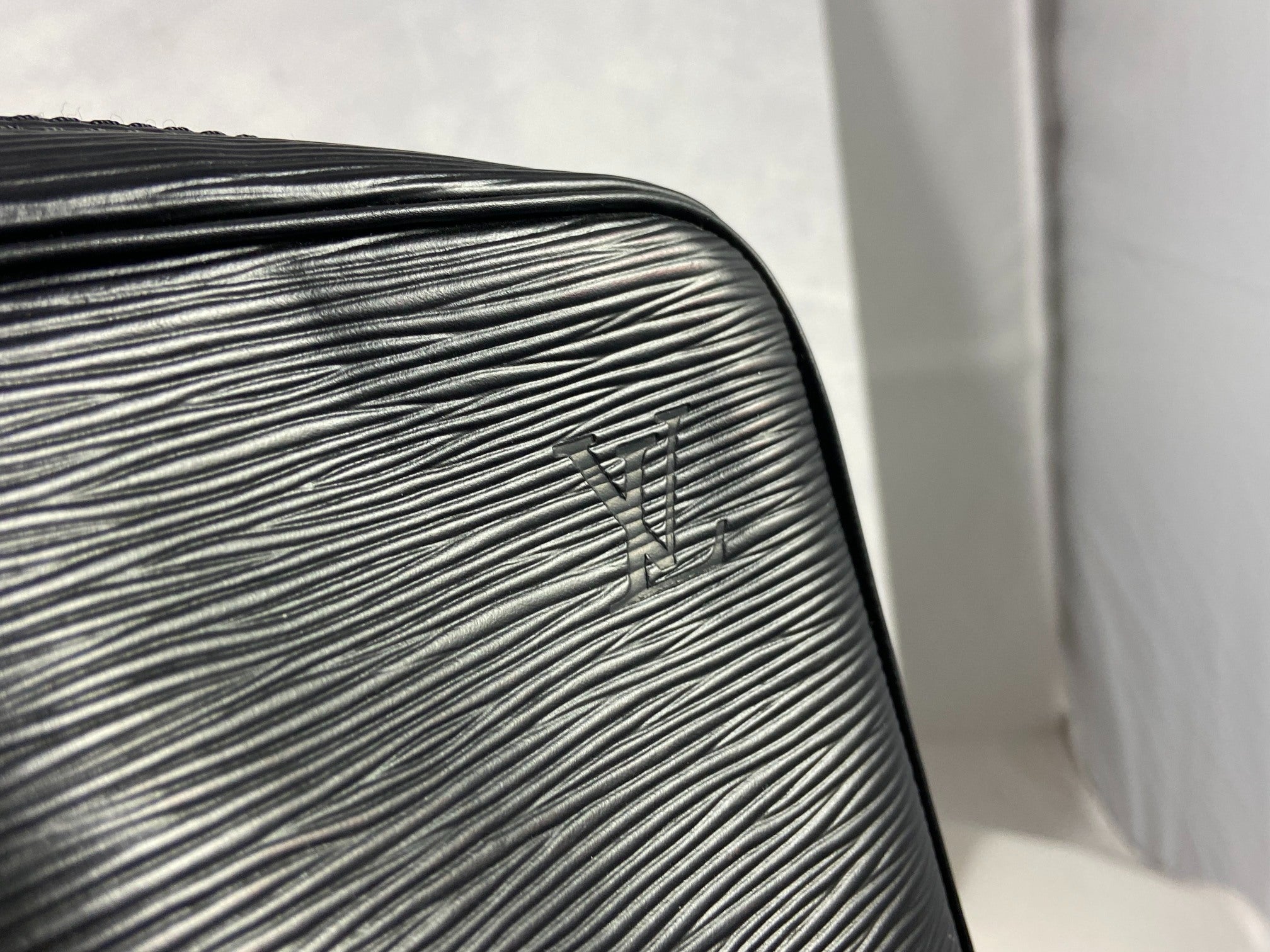 Louis Vuitton Porte Documents Voyage Black Epi Leather