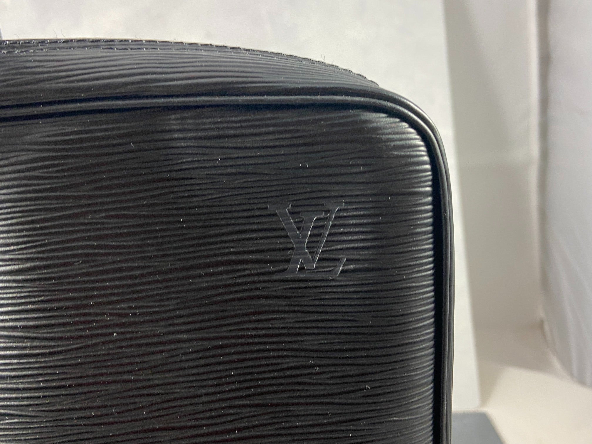 Louis Vuitton Porte Documents Voyage Black Epi Leather