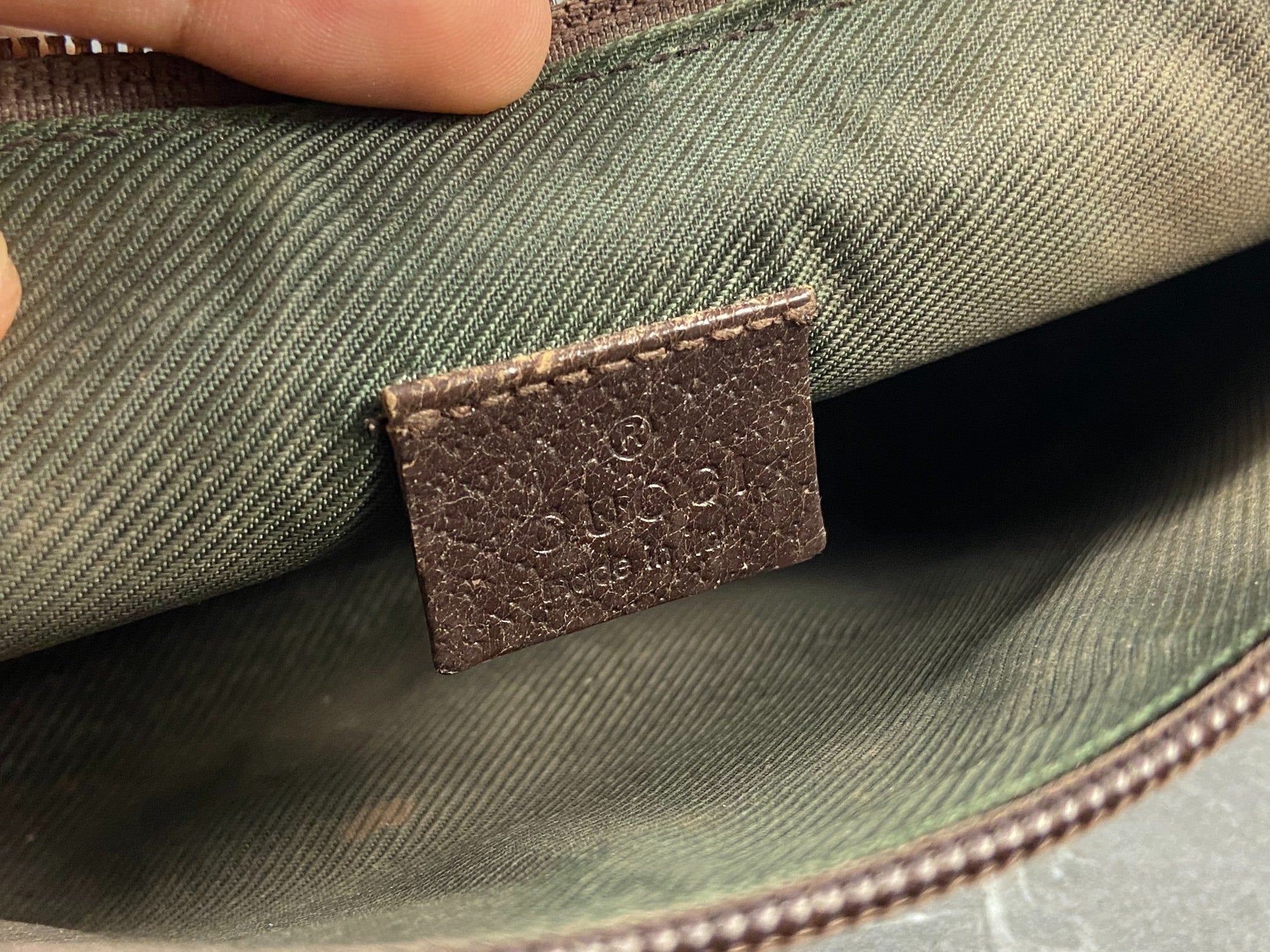 Gucci Toiletry Pouch / Clutch Beige GG Supreme Canvas