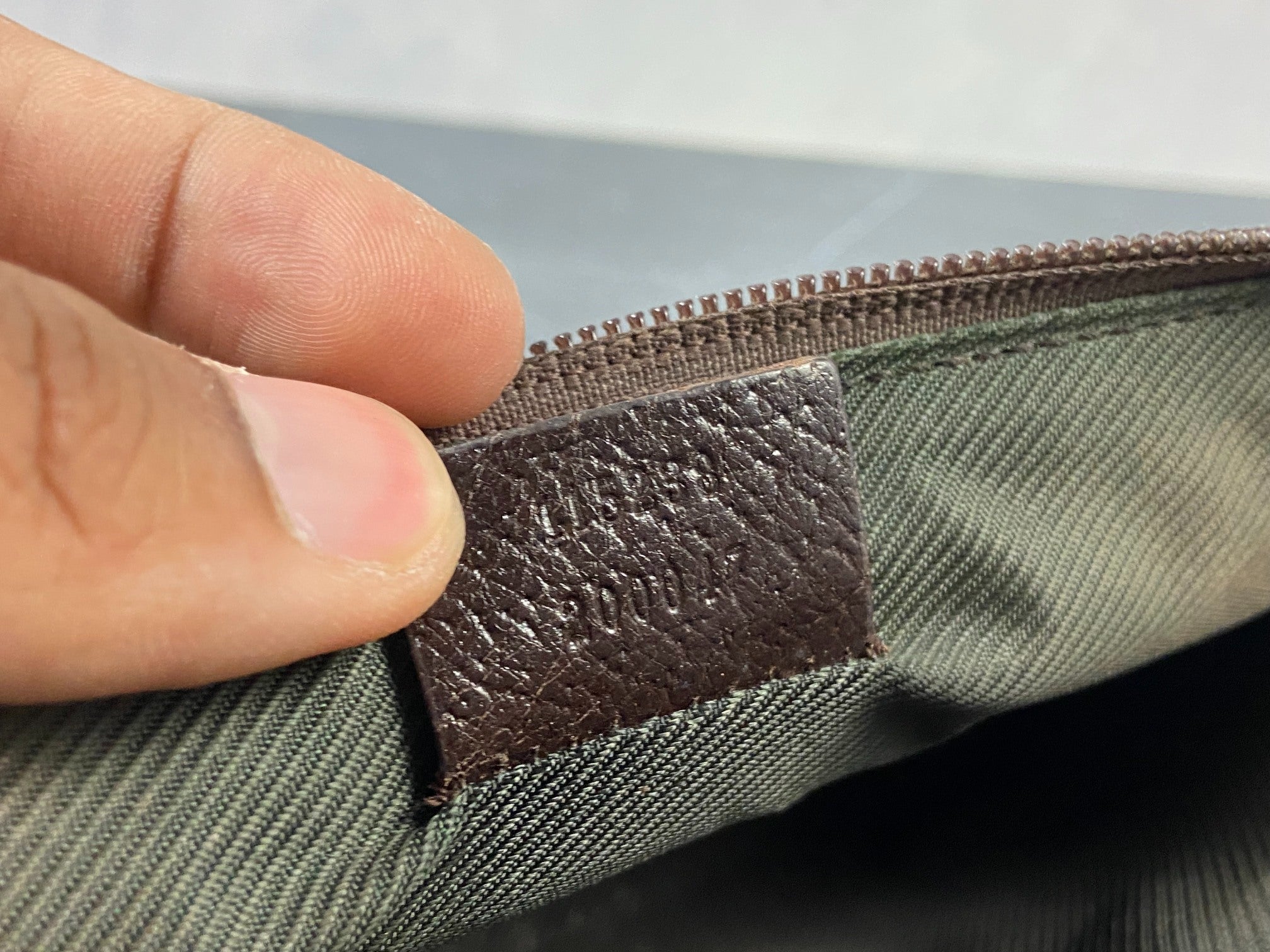 Gucci Toiletry Pouch / Clutch Beige GG Supreme Canvas