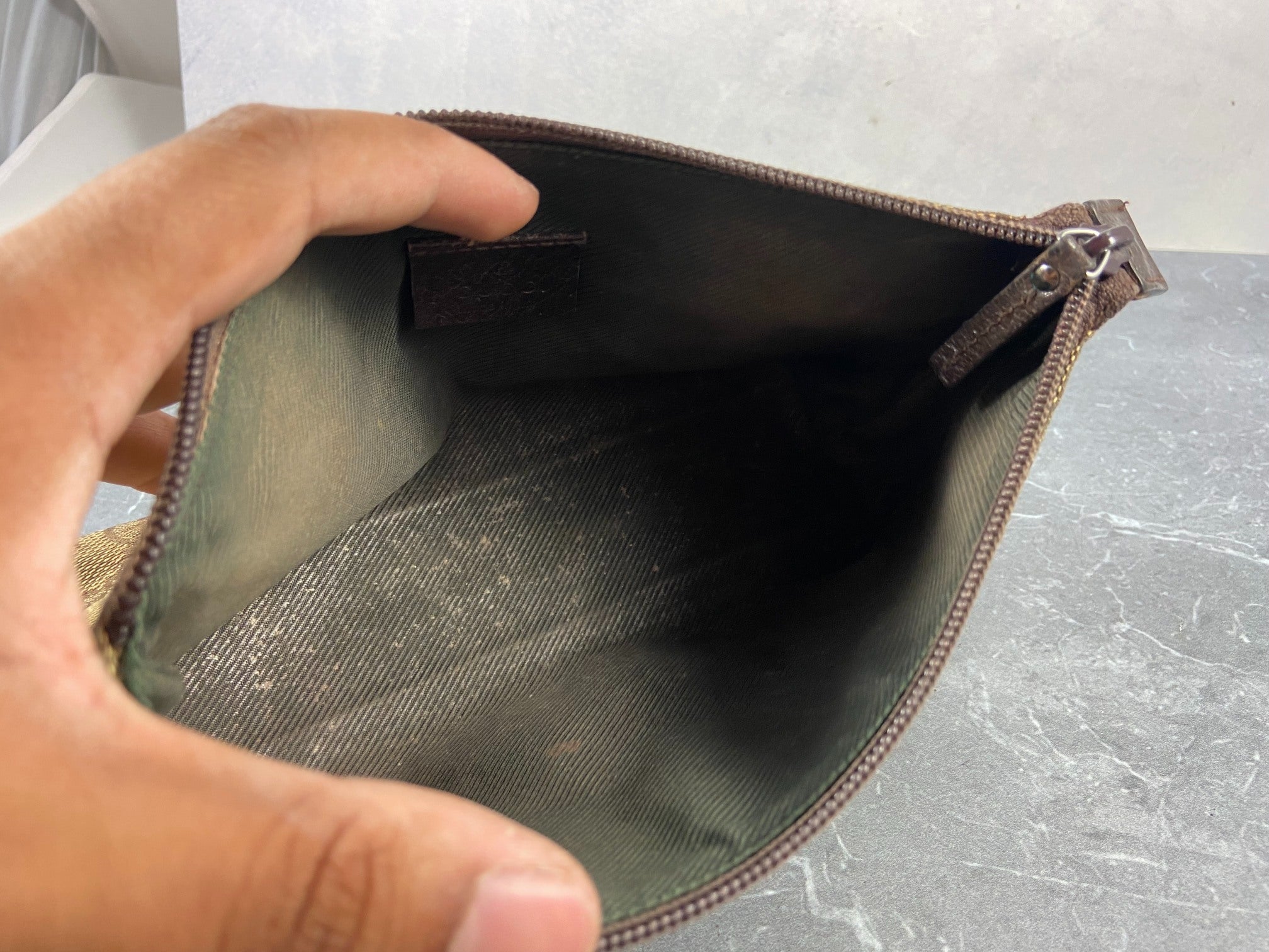 Gucci Toiletry Pouch / Clutch Beige GG Supreme Canvas