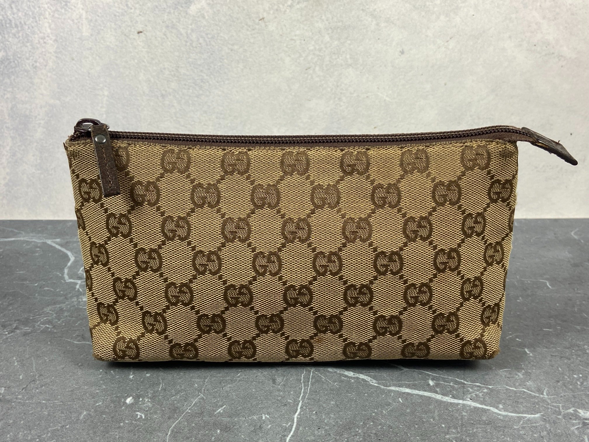 Gucci Toiletry Pouch / Clutch Beige GG Supreme Canvas