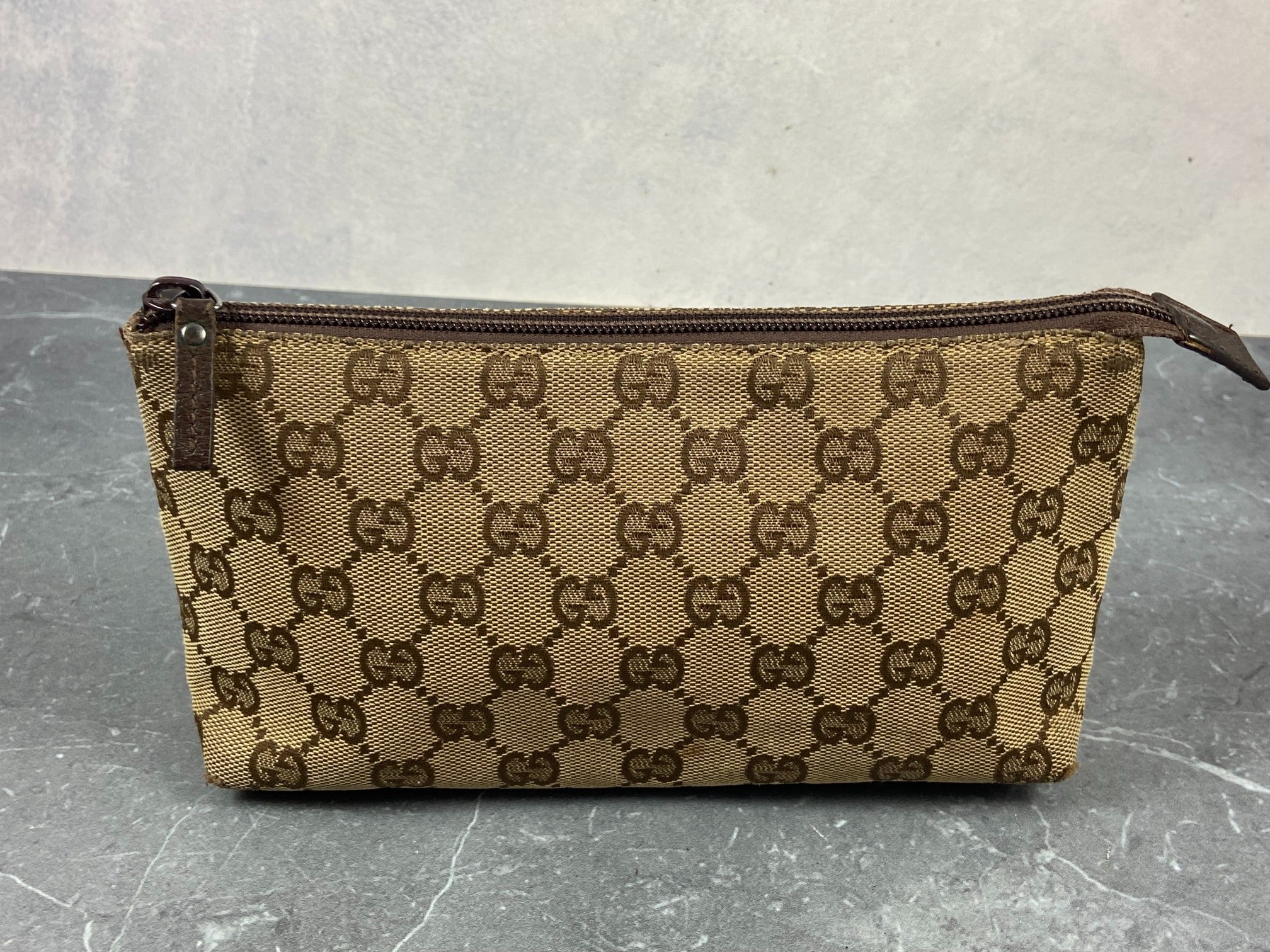 Gucci Toiletry Pouch / Clutch Beige GG Supreme Canvas
