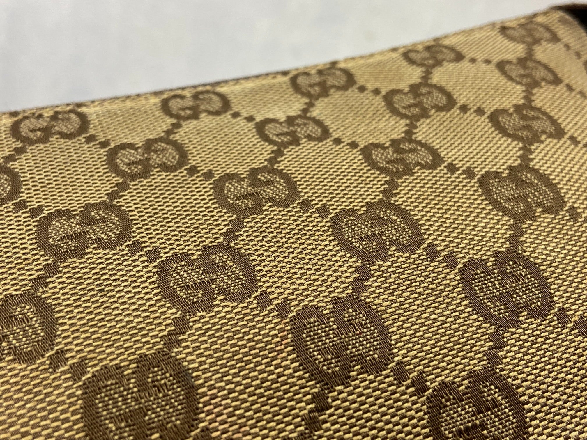 Gucci Toiletry Pouch / Clutch Beige GG Supreme Canvas