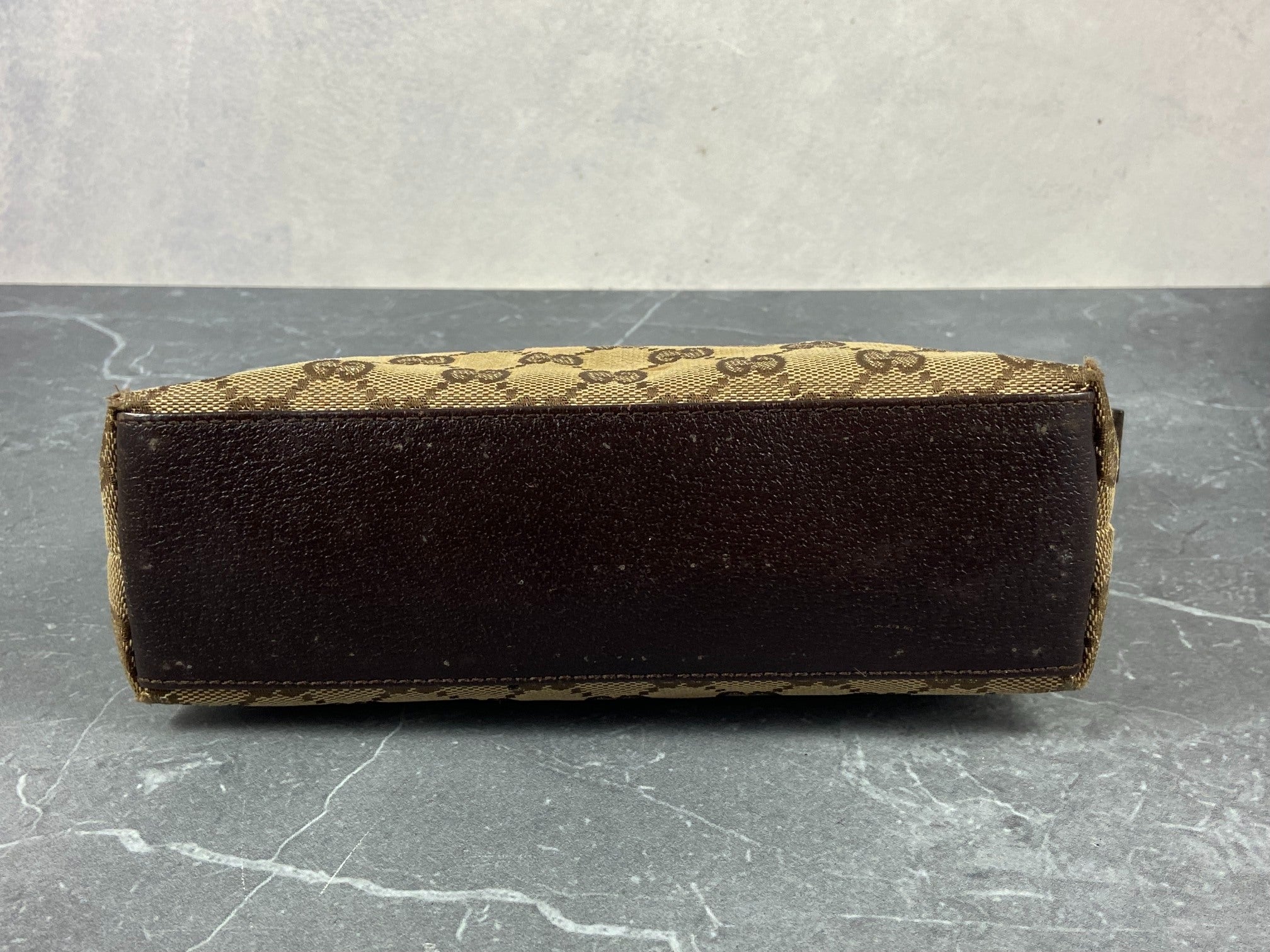 Gucci Toiletry Pouch / Clutch Beige GG Supreme Canvas