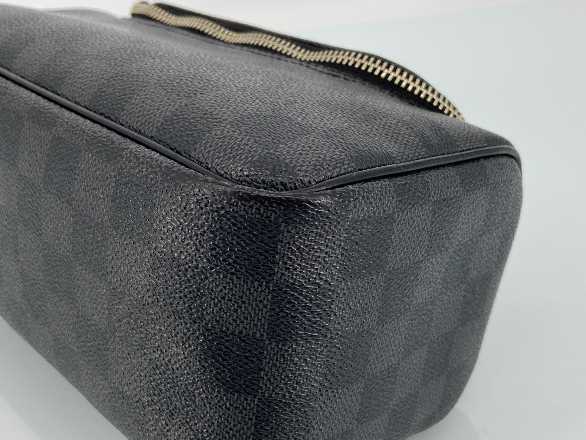 Louis Vuitton Dopp Kit Vanity Bag Damier Graphite Canvas incl. Dustbag
