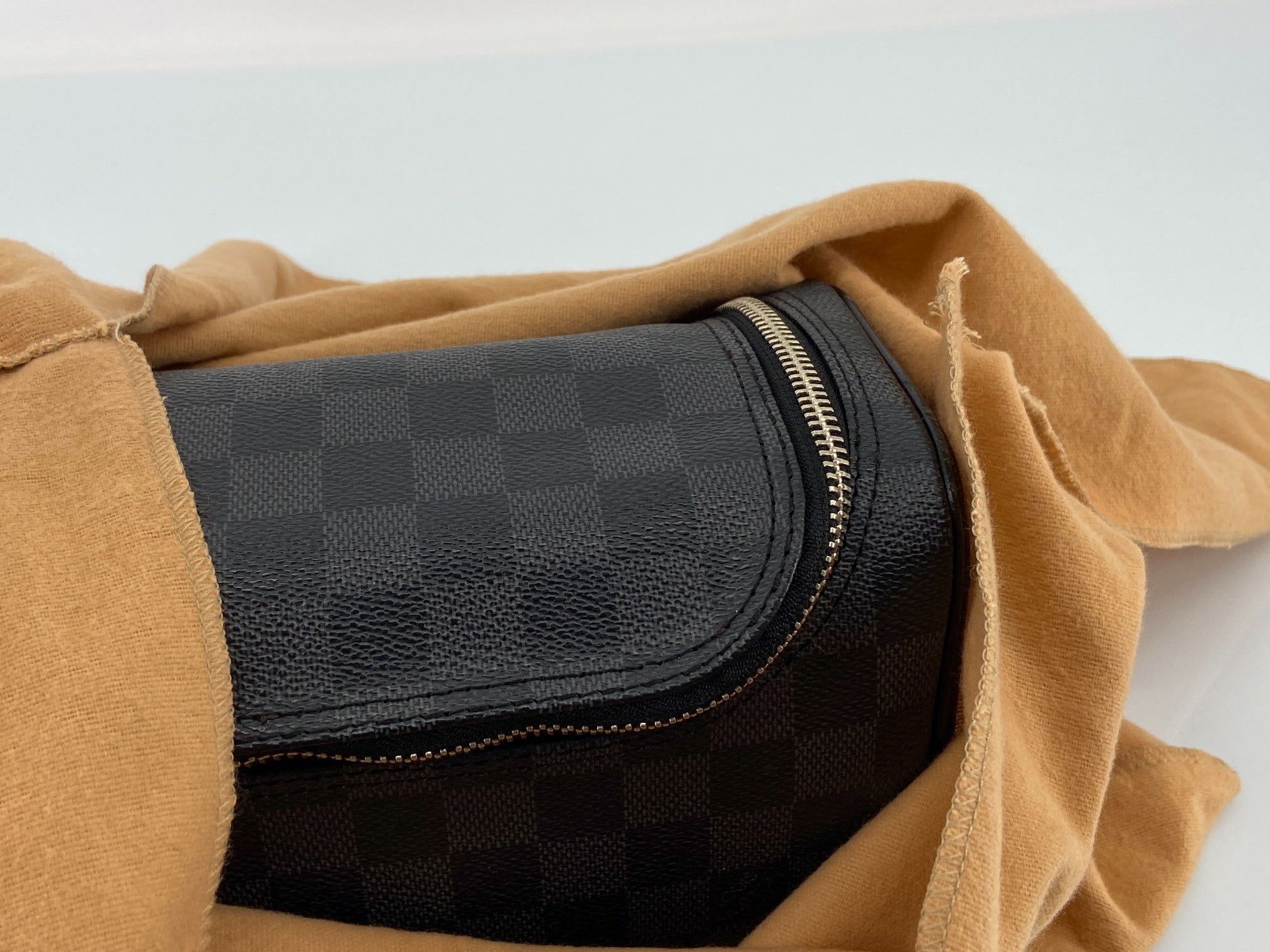 Louis Vuitton Dopp Kit Vanity Bag Damier Graphite Canvas incl. Dustbag