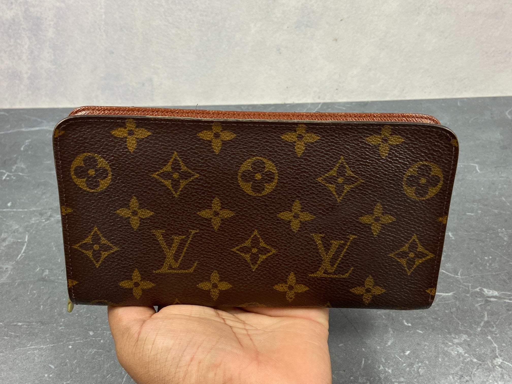 Louis Vuitton Monogram Canvas Zippy Wallet