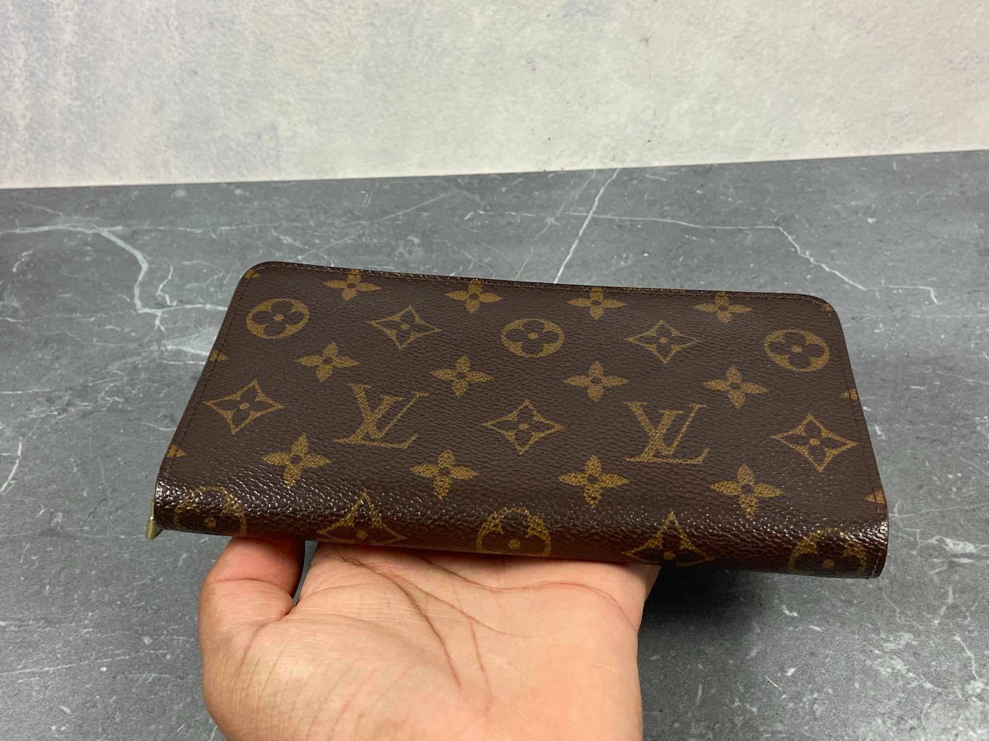 Louis Vuitton Monogram Canvas Zippy Wallet