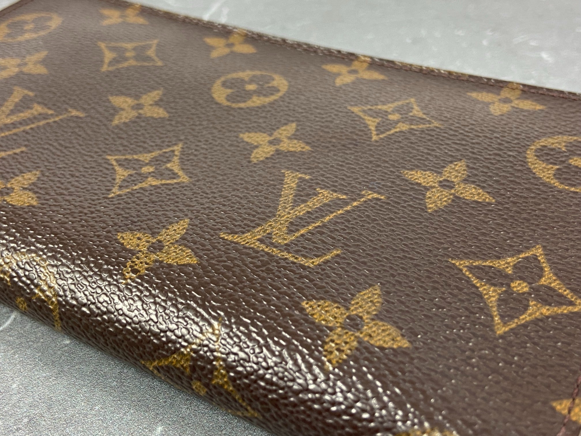 Louis Vuitton Monogram Canvas Zippy Wallet