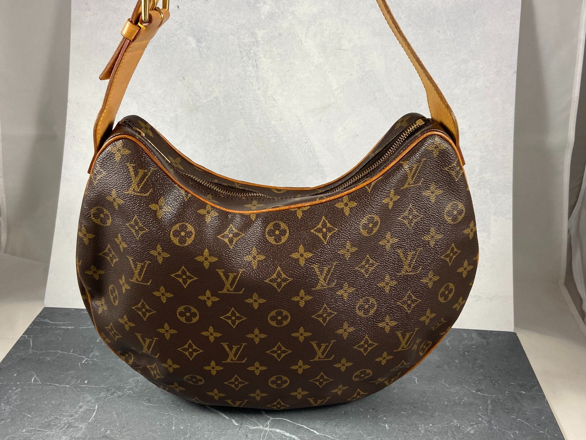 Louis Vuitton Croissant GM Hobo Bag Monogram Canvas