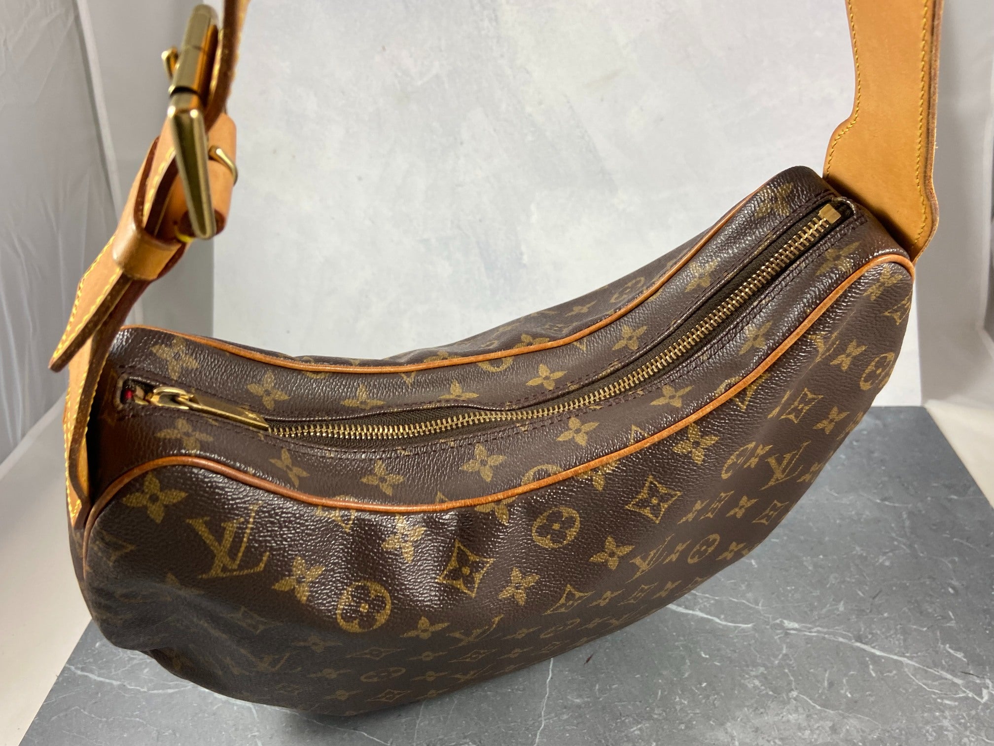 Louis Vuitton Croissant GM Hobo Bag Monogram Canvas