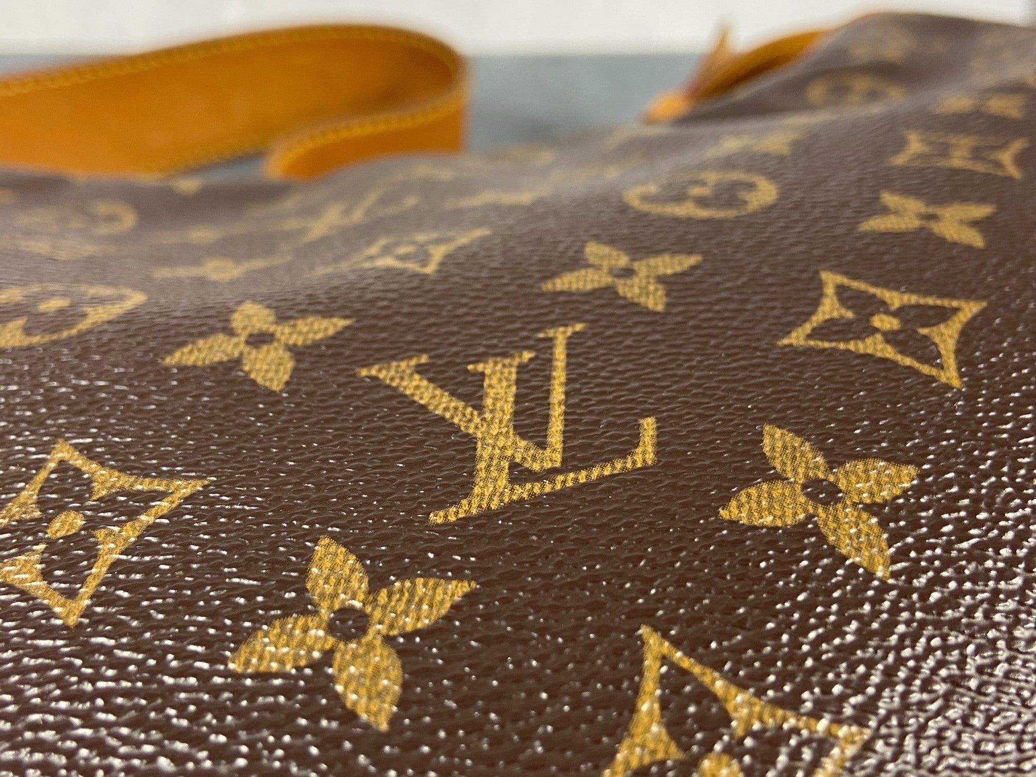 Louis Vuitton Croissant GM Hobo Bag Monogram Canvas