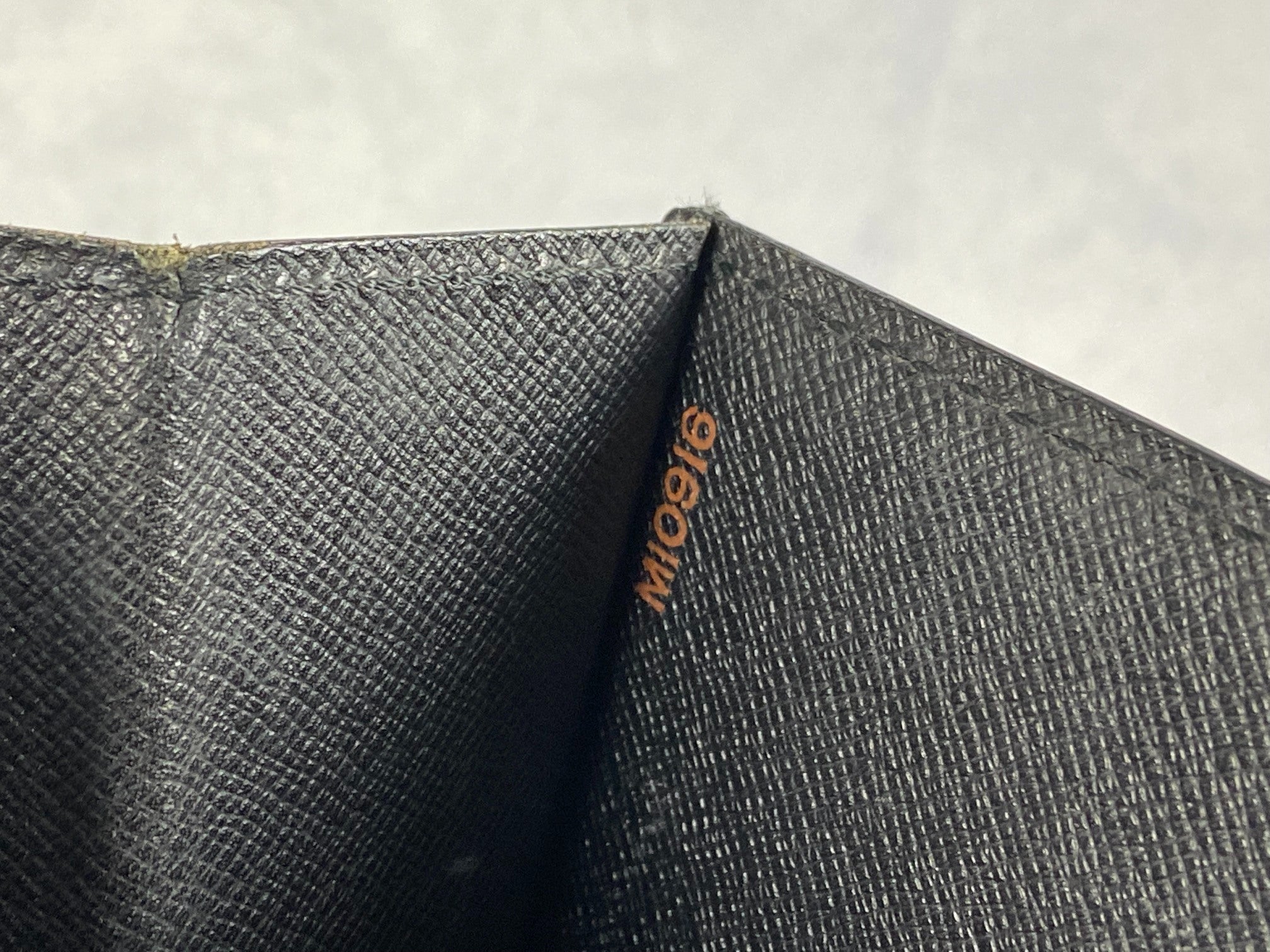 Louis Vuitton Porte Documents Conseiller Black Epi Leather