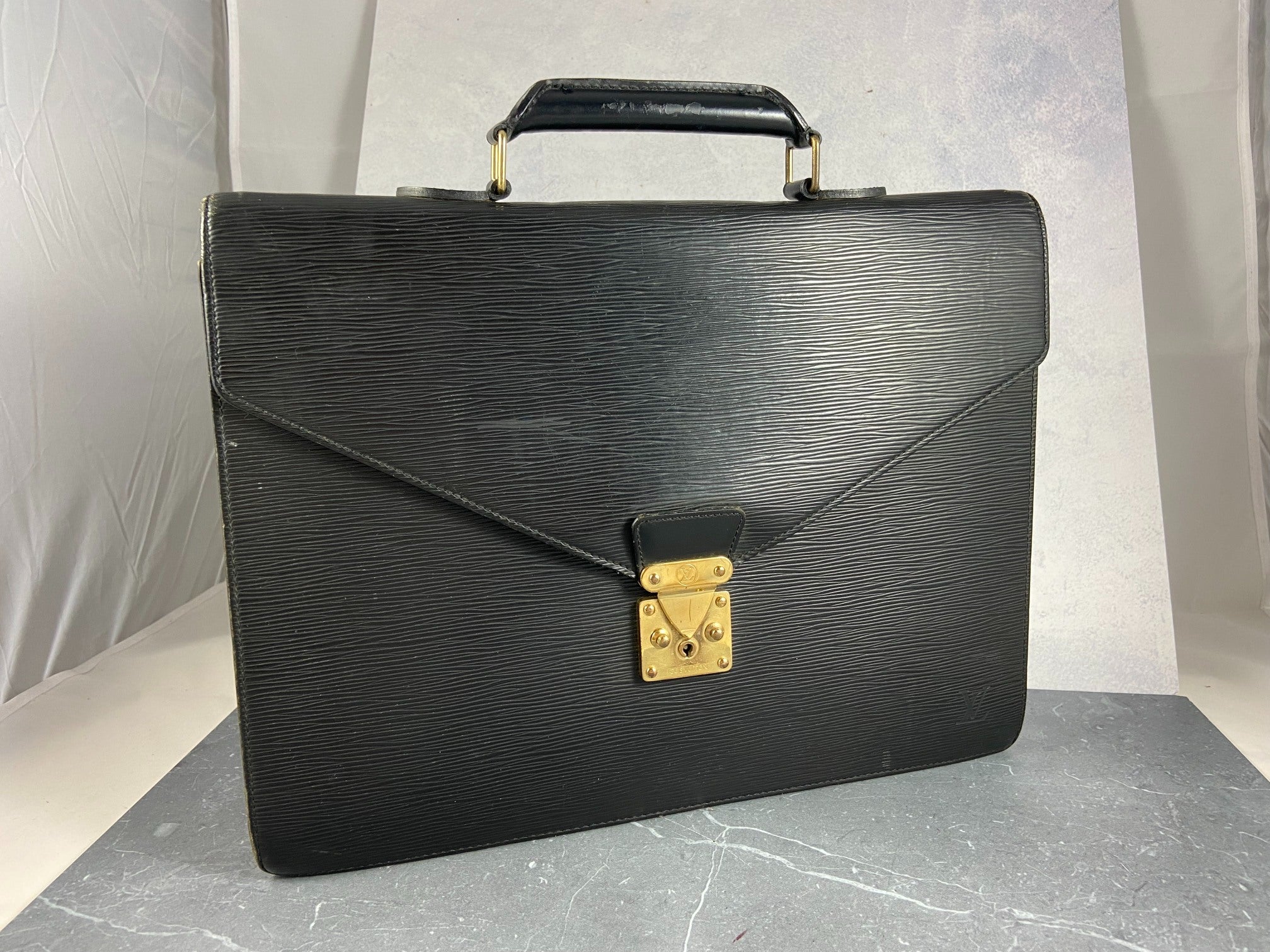 Louis Vuitton Porte Documents Conseiller Black Epi Leather