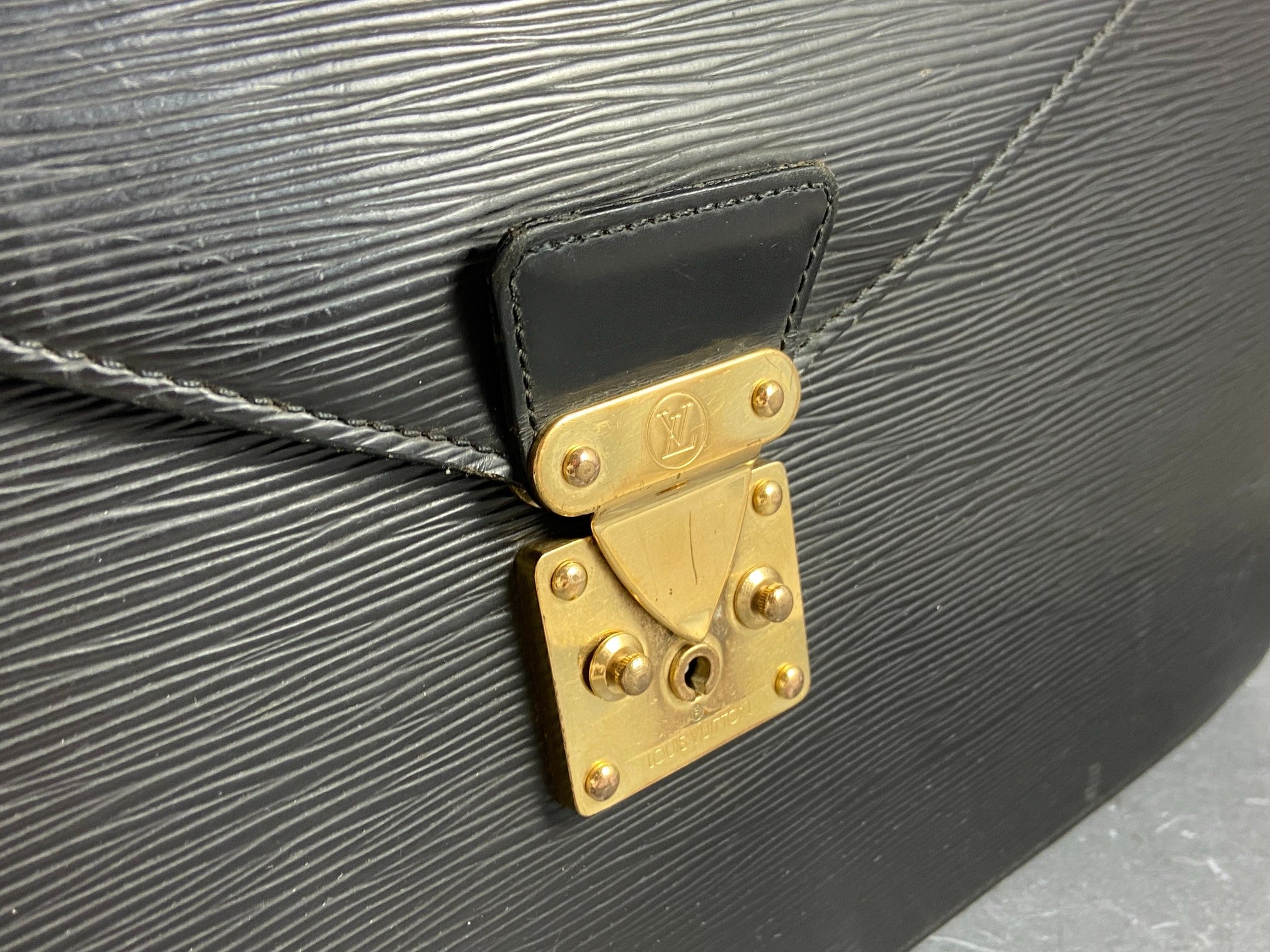 Louis Vuitton Porte Documents Conseiller Black Epi Leather