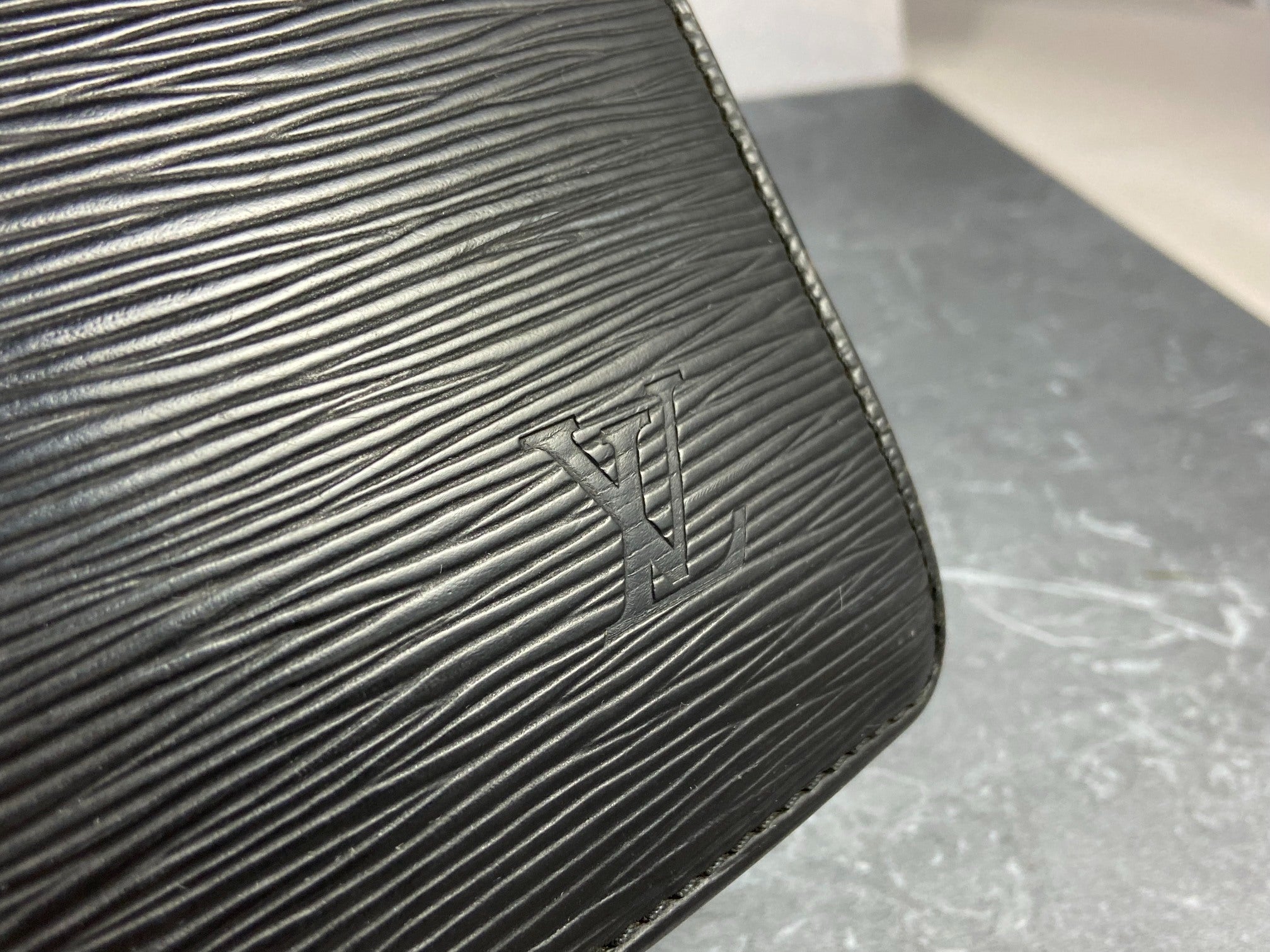 Louis Vuitton Porte Documents Conseiller Black Epi Leather