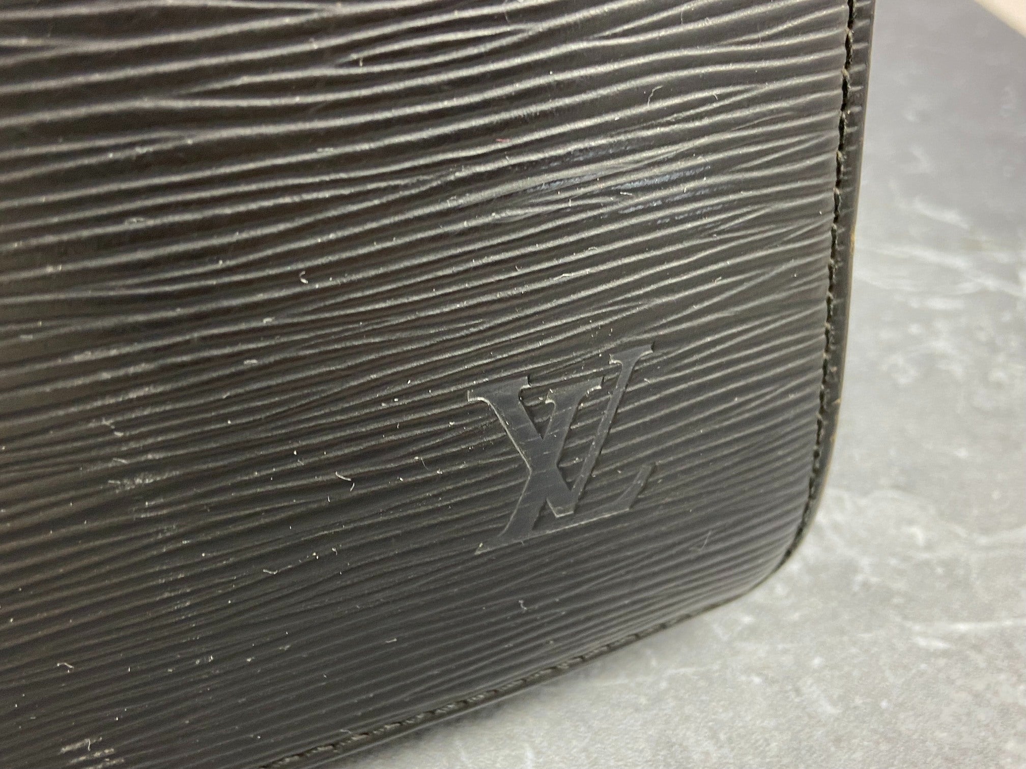 Louis Vuitton Porte Documents Conseiller Black Epi Leather