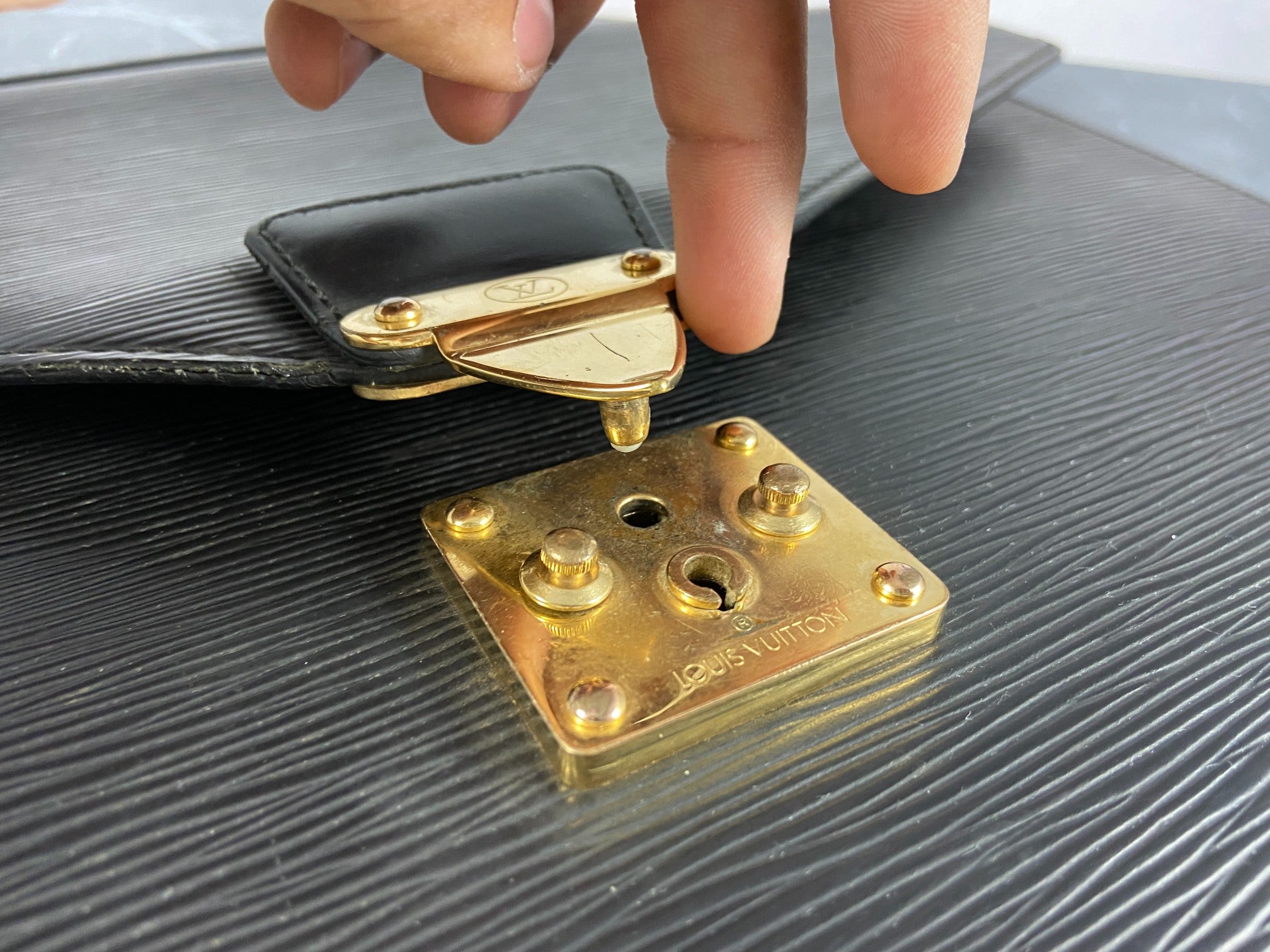 Louis Vuitton Porte Documents Conseiller Black Epi Leather