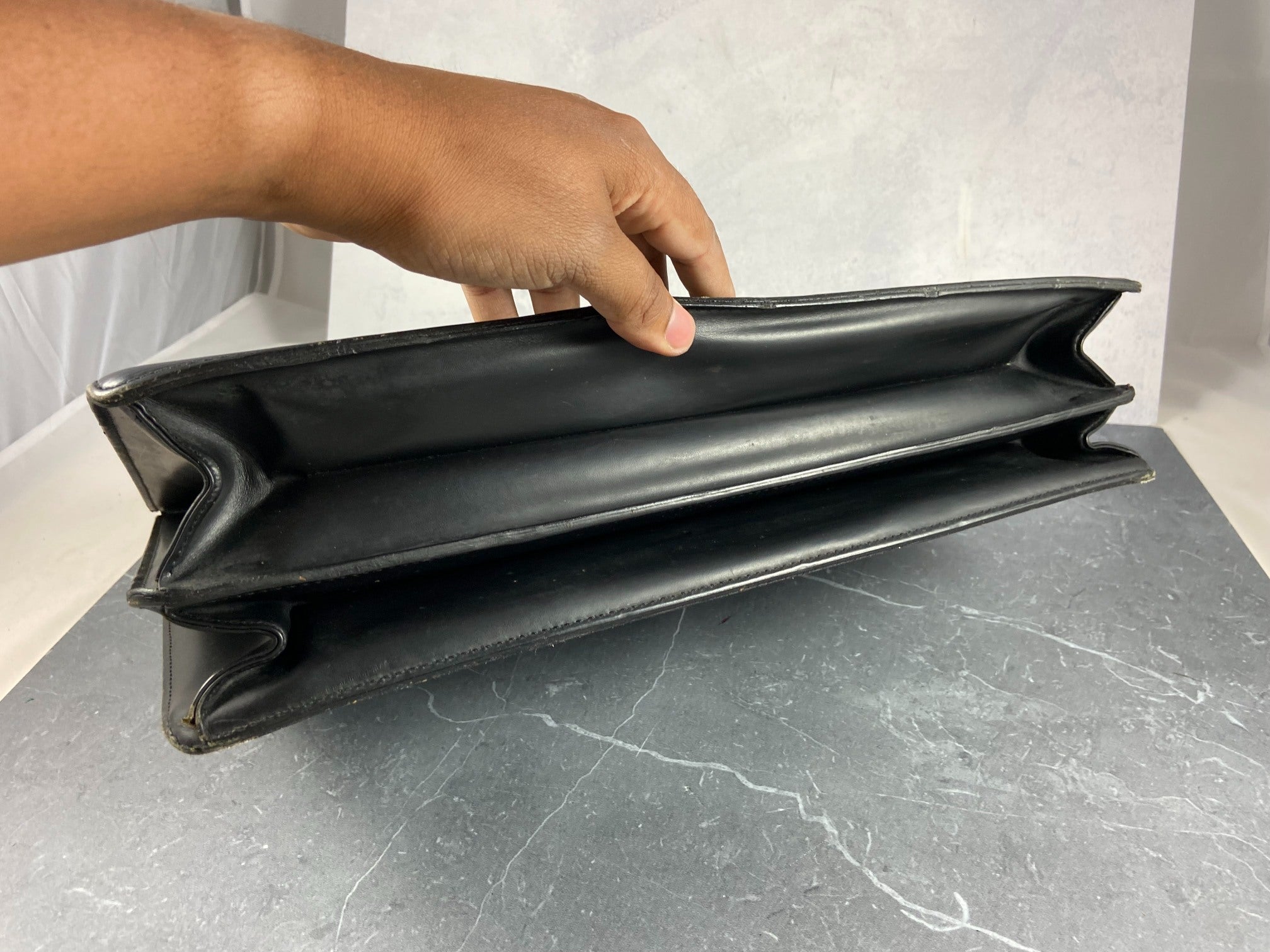 Louis Vuitton Porte Documents Conseiller Black Epi Leather