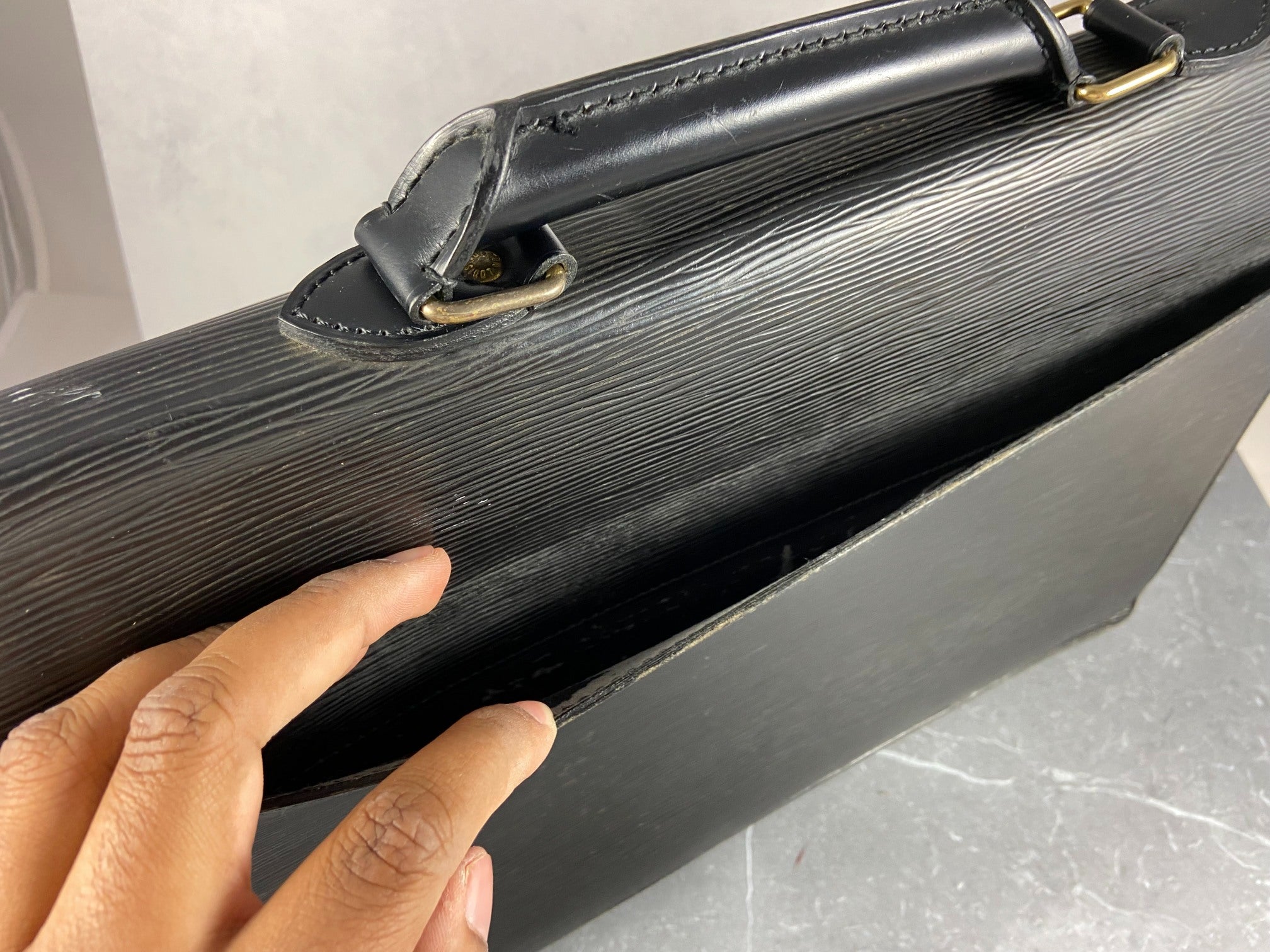 Louis Vuitton Porte Documents Conseiller Black Epi Leather