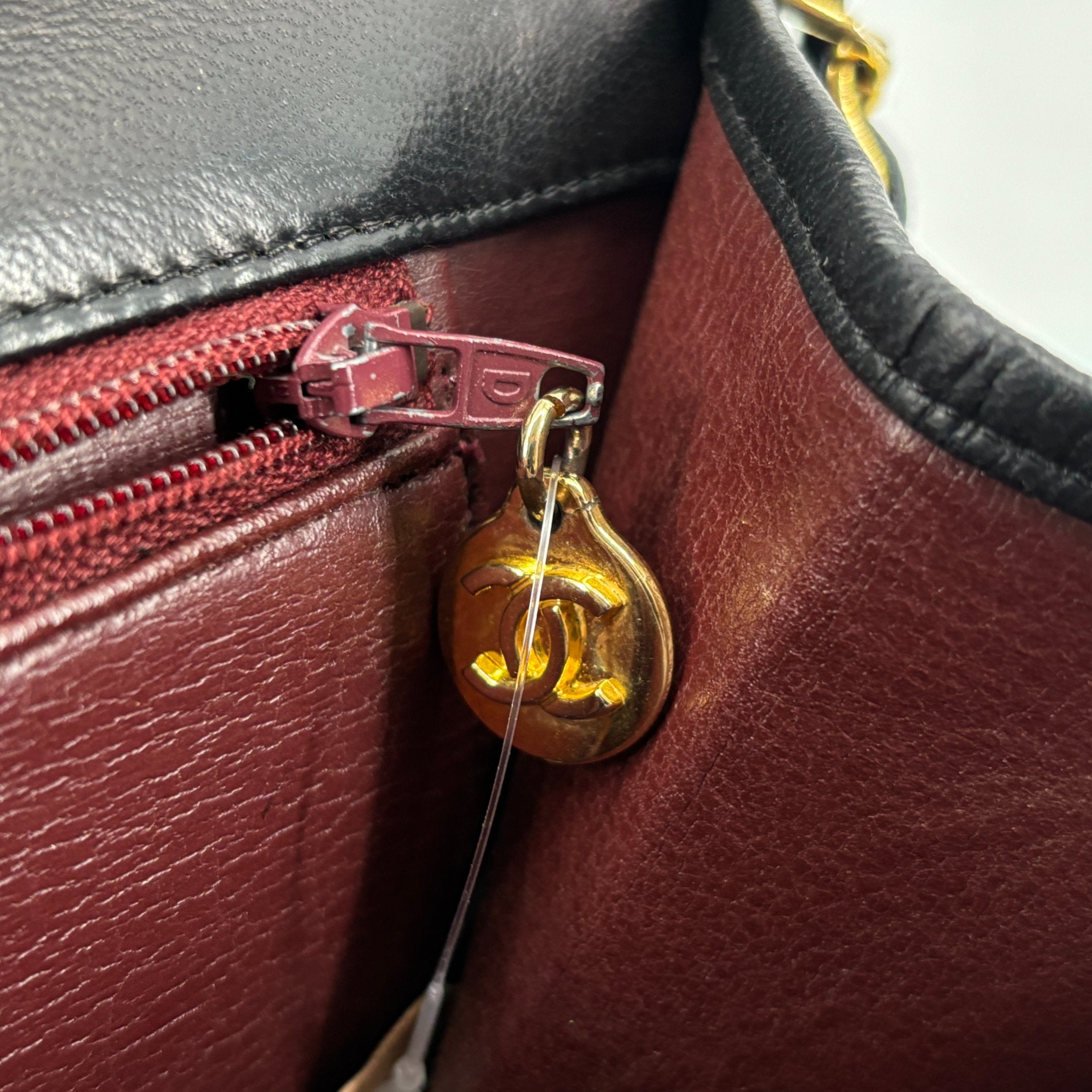 Chanel Single Flap Bag Push-Lock Black Matelassé Leather incl. Dustbag