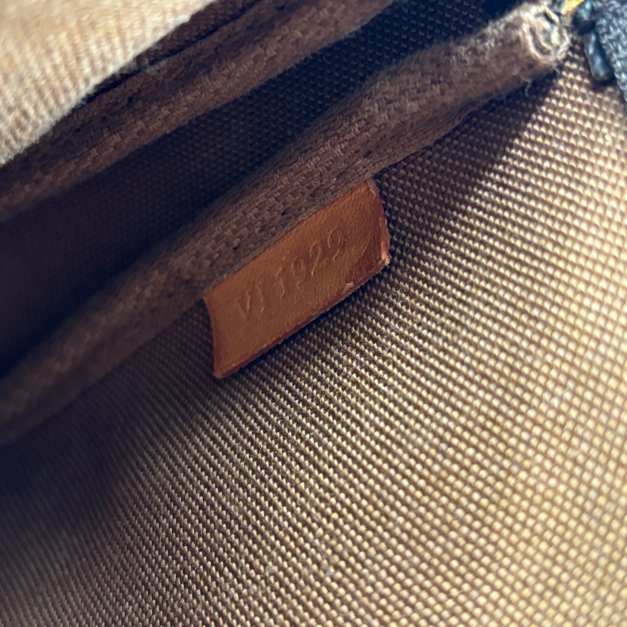 Louis Vuitton Pochette Accessoires Monogram Canvas incl. Dustbag