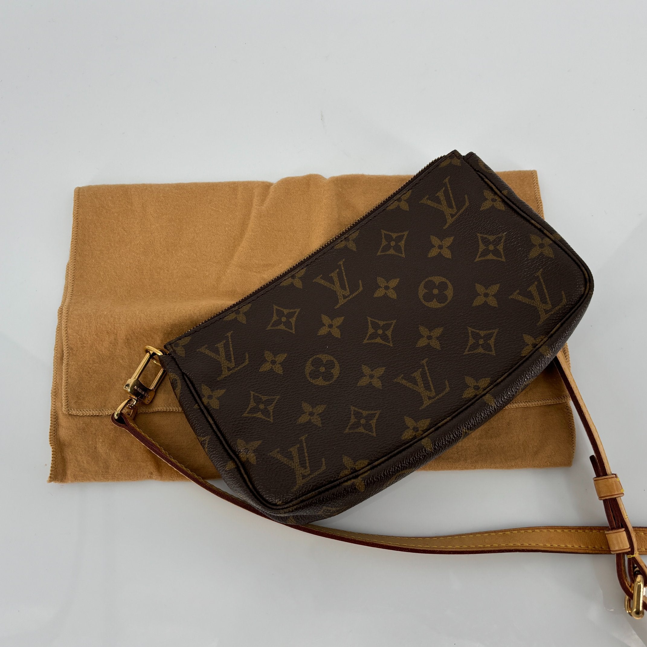 Louis Vuitton Pochette Accessoires Monogram Canvas incl. Dustbag