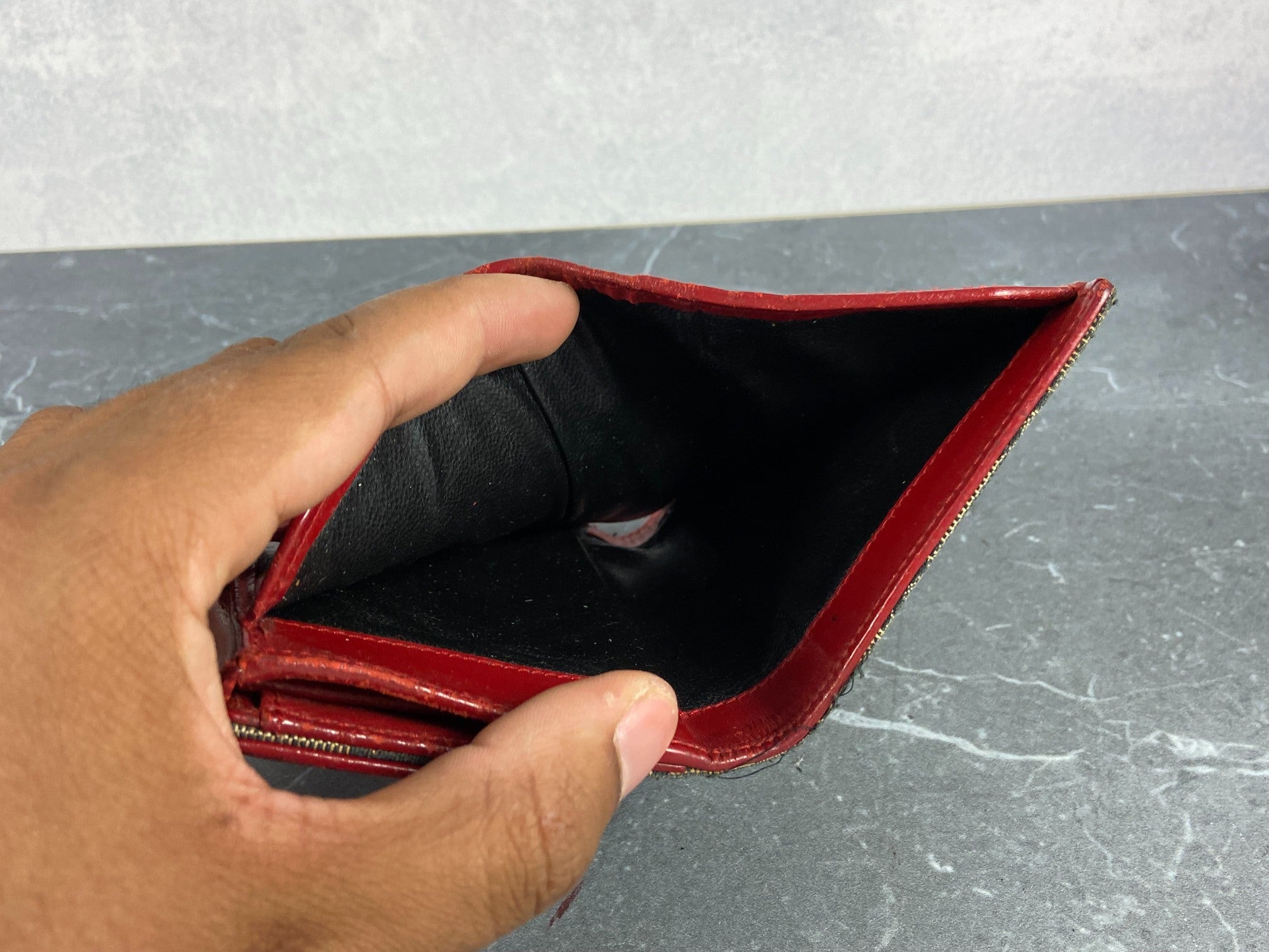 Gucci Piston Lock Compact Wallet Beige GG Monogram