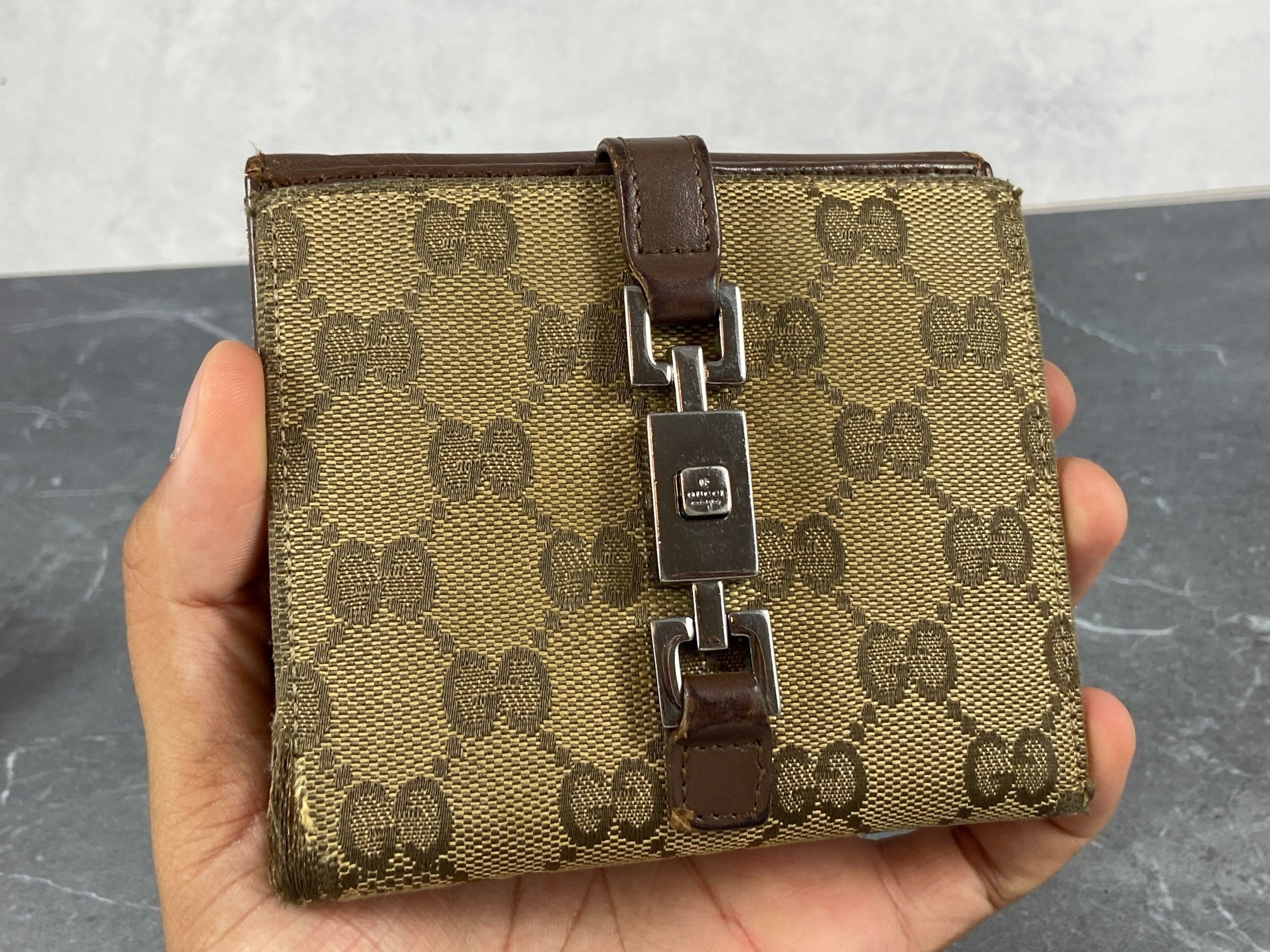 Gucci Piston Lock Compact Wallet Beige GG Monogram