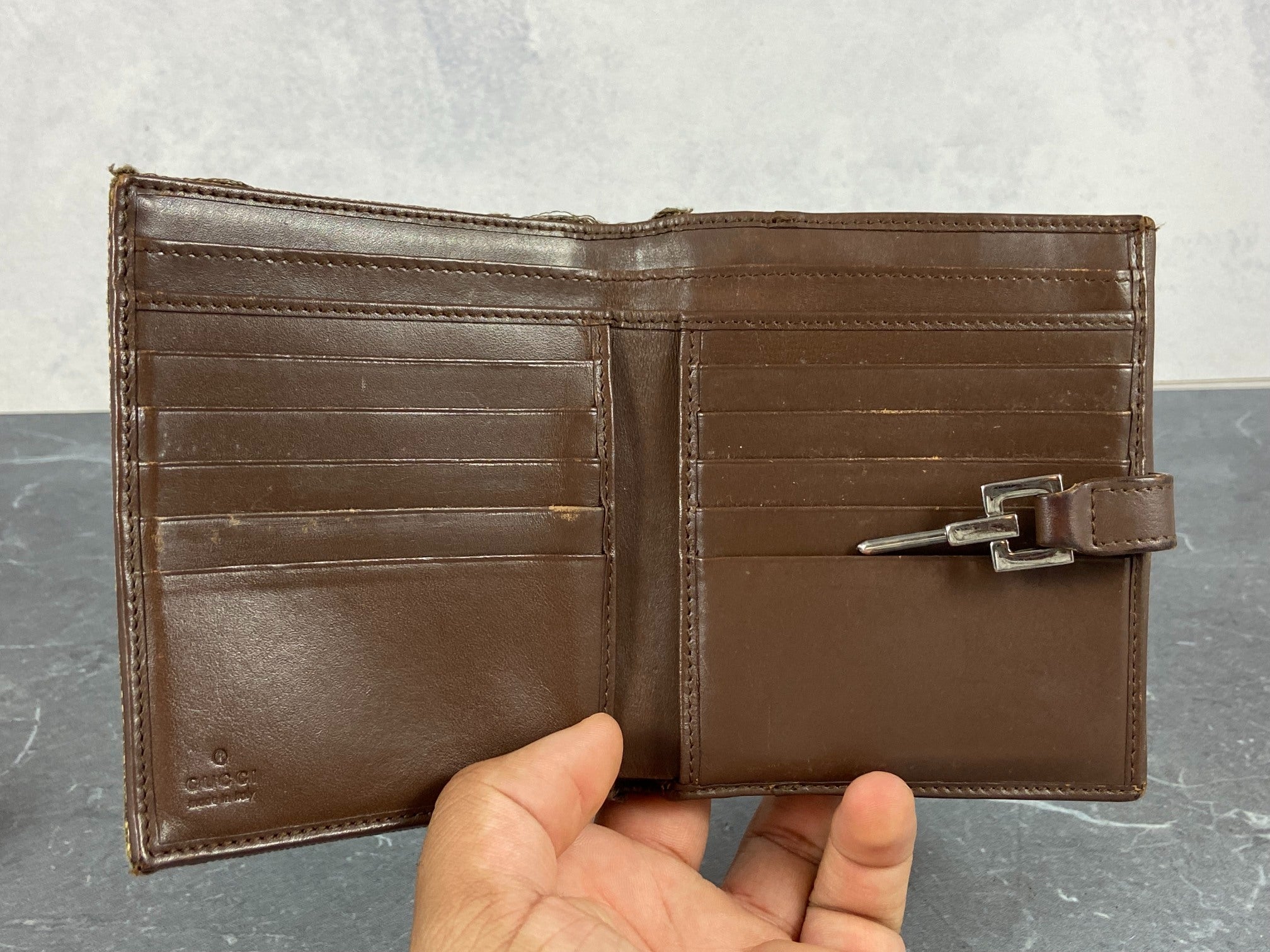 Gucci Piston Lock Compact Wallet Beige GG Monogram