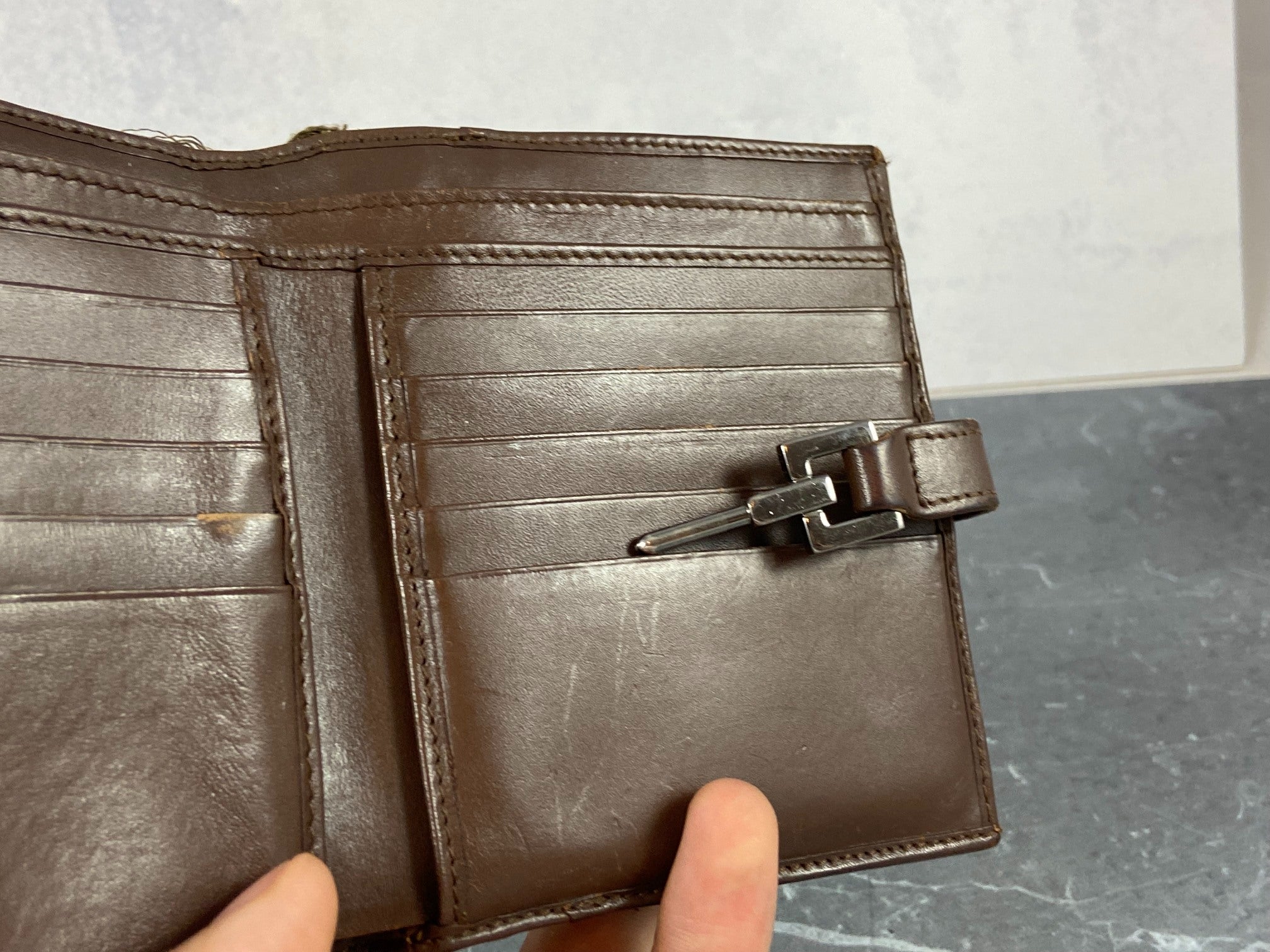 Gucci Piston Lock Compact Wallet Beige GG Monogram