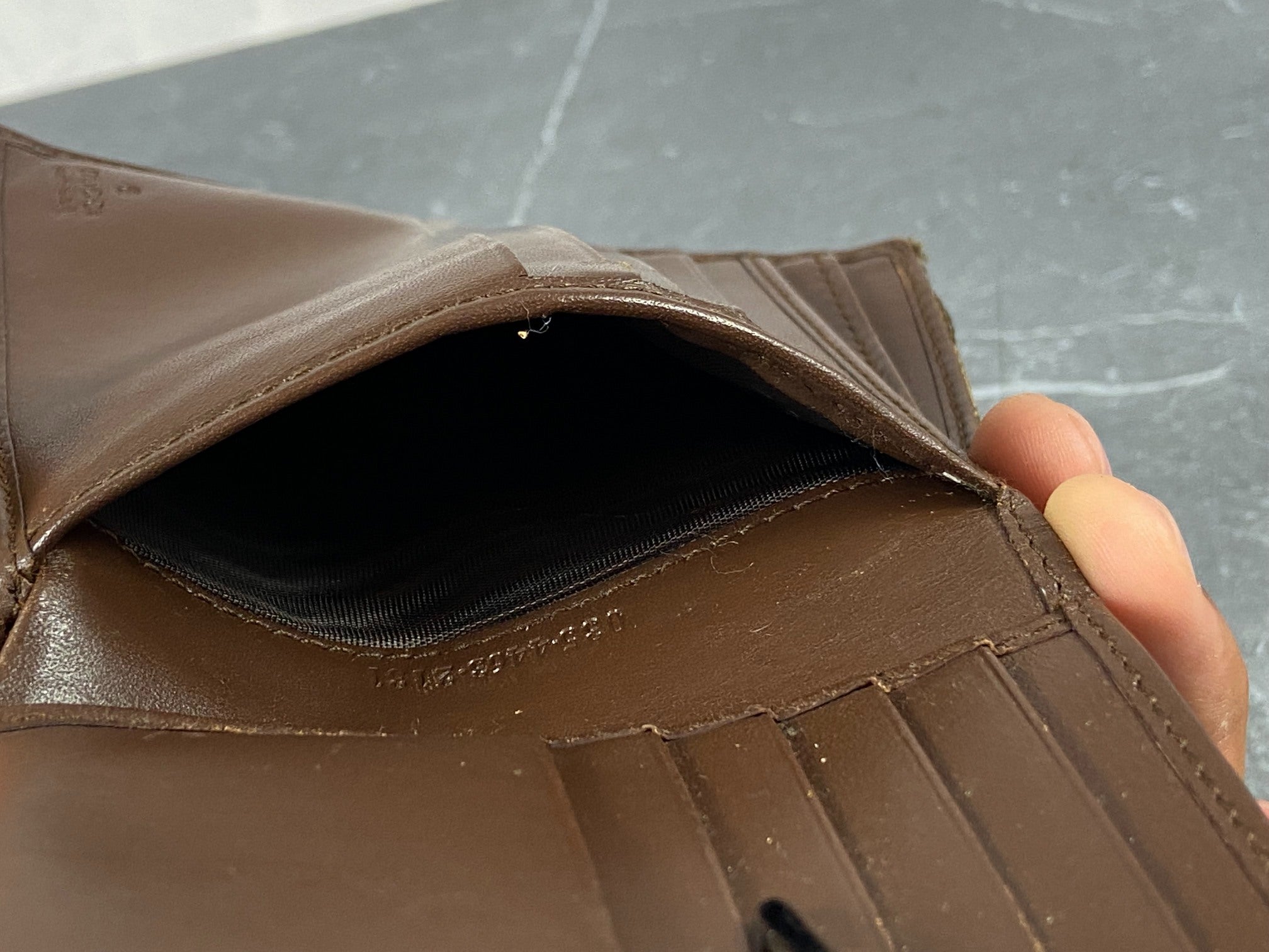 Gucci Piston Lock Compact Wallet Beige GG Monogram