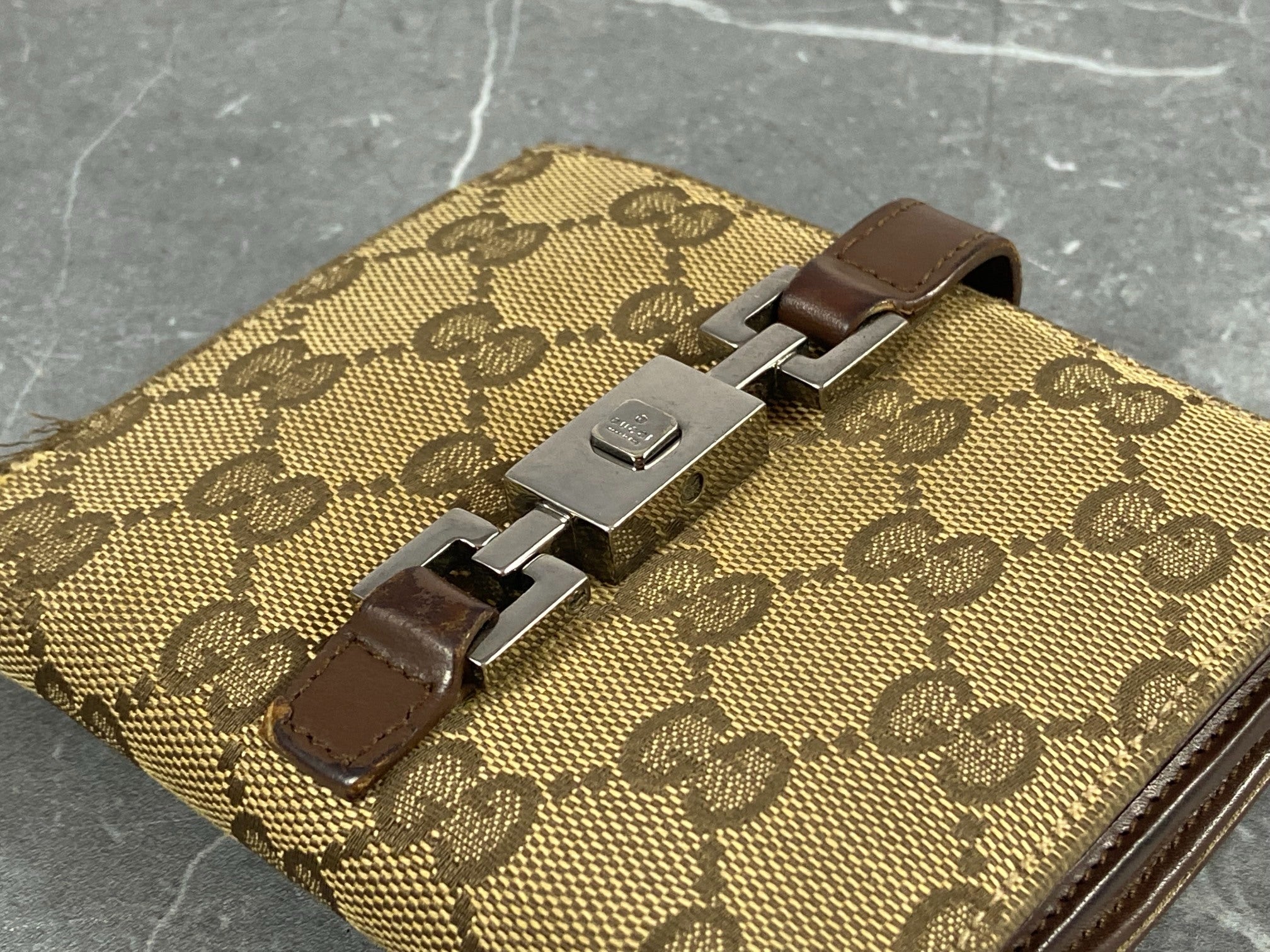 Gucci Piston Lock Compact Wallet Beige GG Monogram