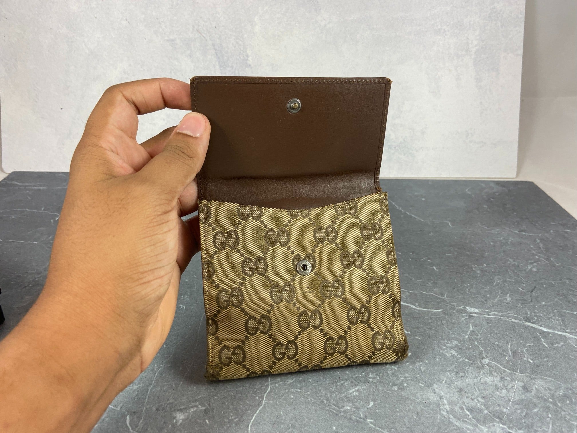 Gucci Piston Lock Compact Wallet Beige GG Monogram