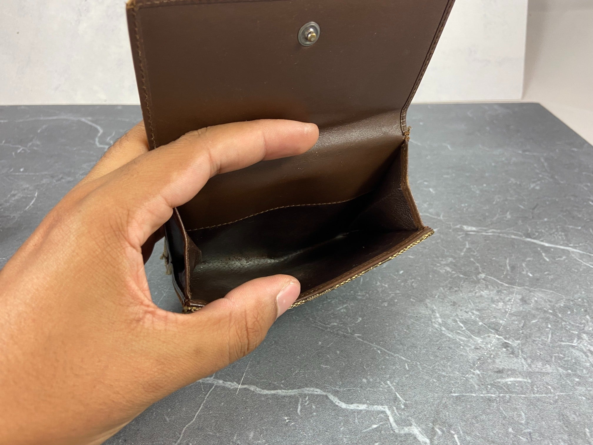 Gucci Piston Lock Compact Wallet Beige GG Monogram