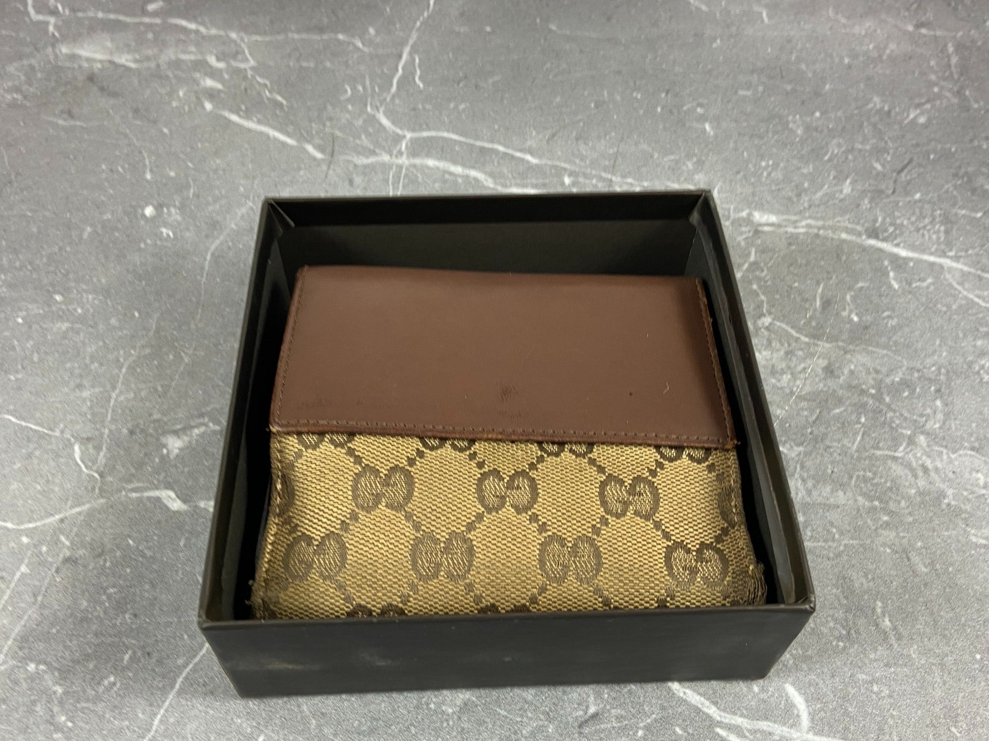 Gucci Piston Lock Compact Wallet Beige GG Monogram