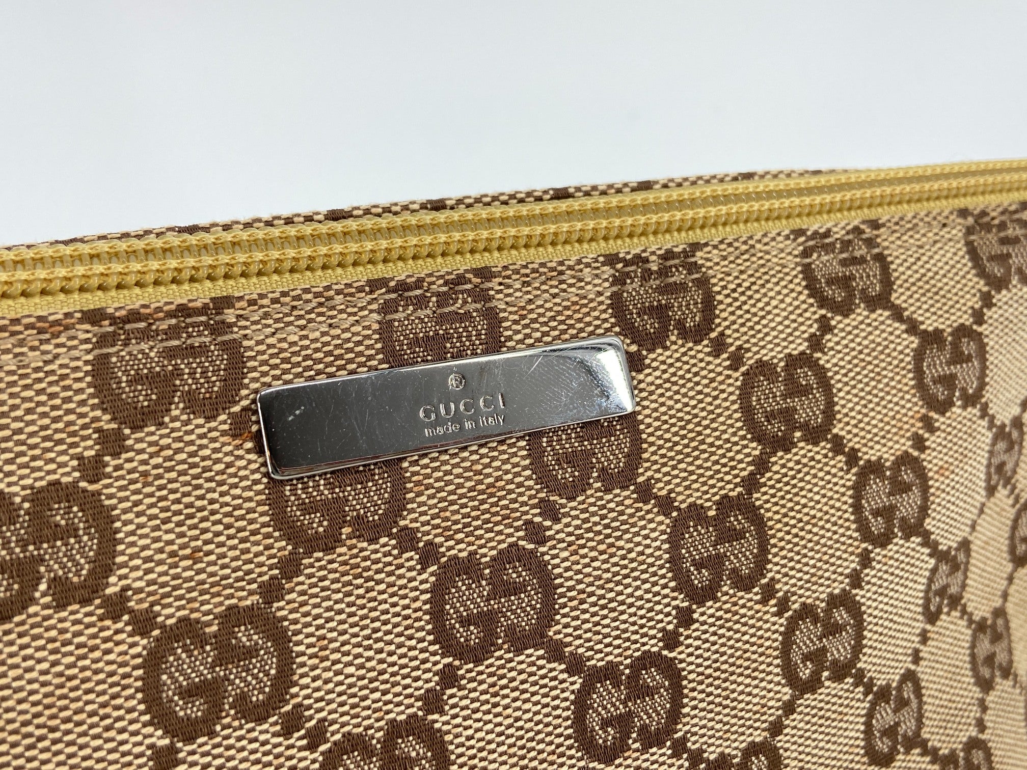 Gucci Banana Boat Accessory Pouch Beige GG Monogram