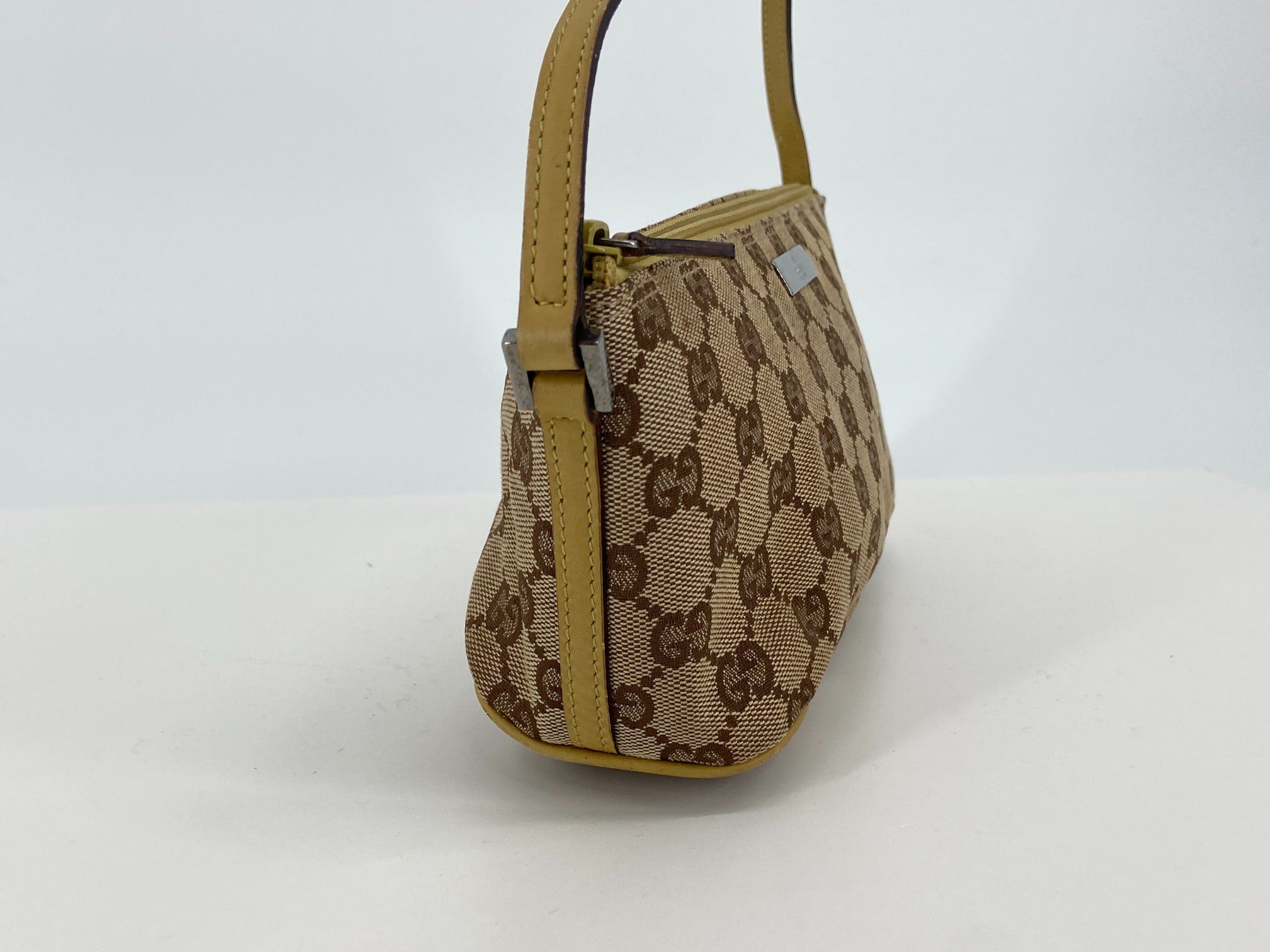 Gucci Banana Boat Accessory Pouch Beige GG Monogram