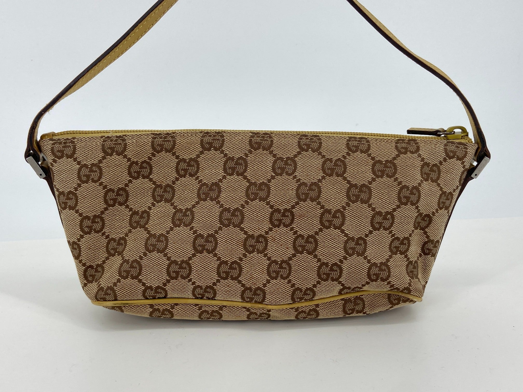 Gucci Banana Boat Accessory Pouch Beige GG Monogram