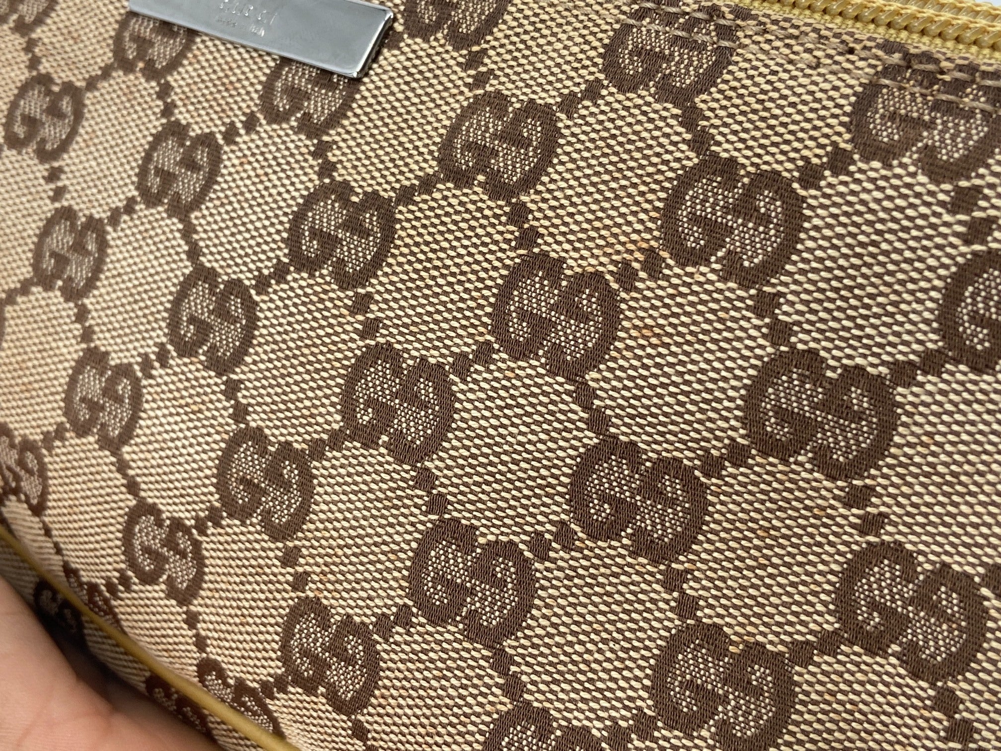 Gucci Banana Boat Accessory Pouch Beige GG Monogram