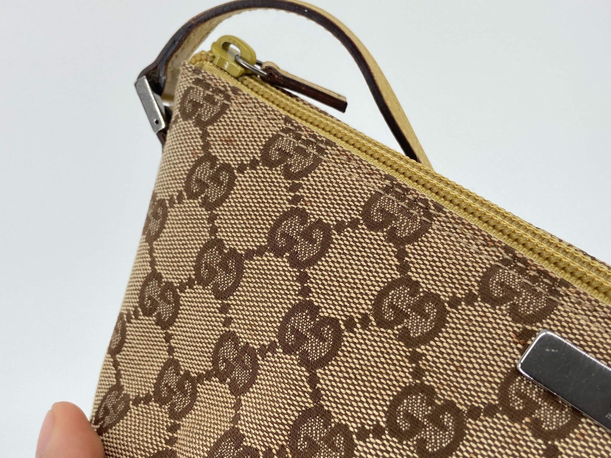 Gucci Banana Boat Accessory Pouch Beige GG Monogram