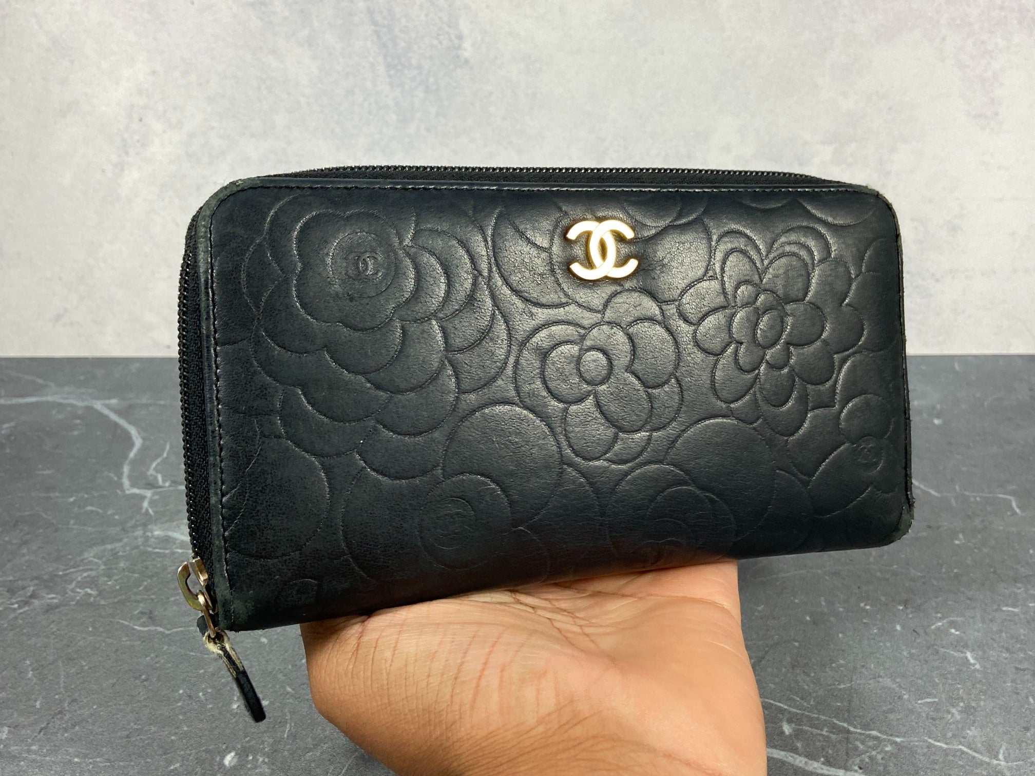 Chanel CC Camélia Zippy Wallet Black Leather