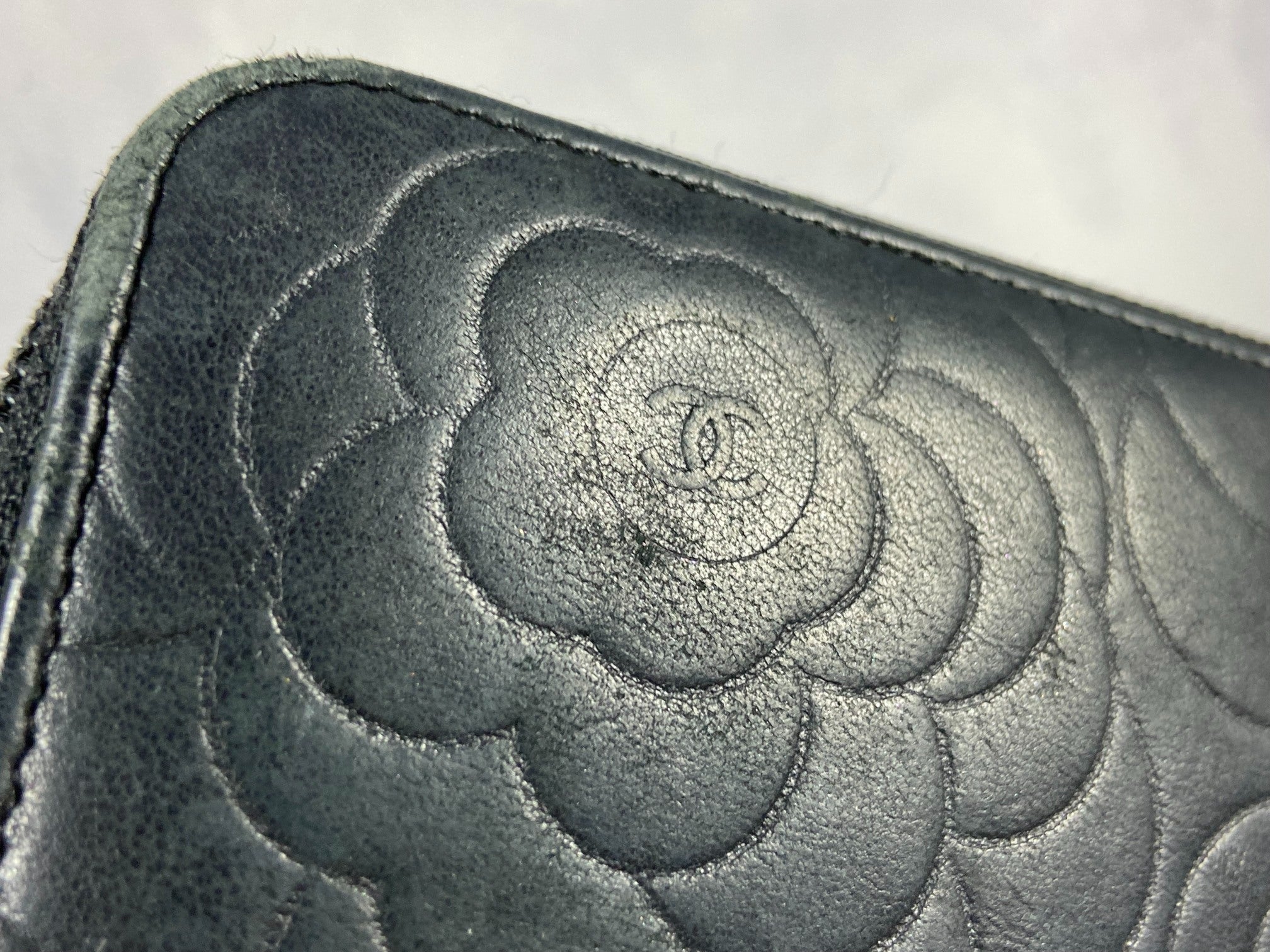 Chanel CC Camélia Zippy Wallet Black Leather