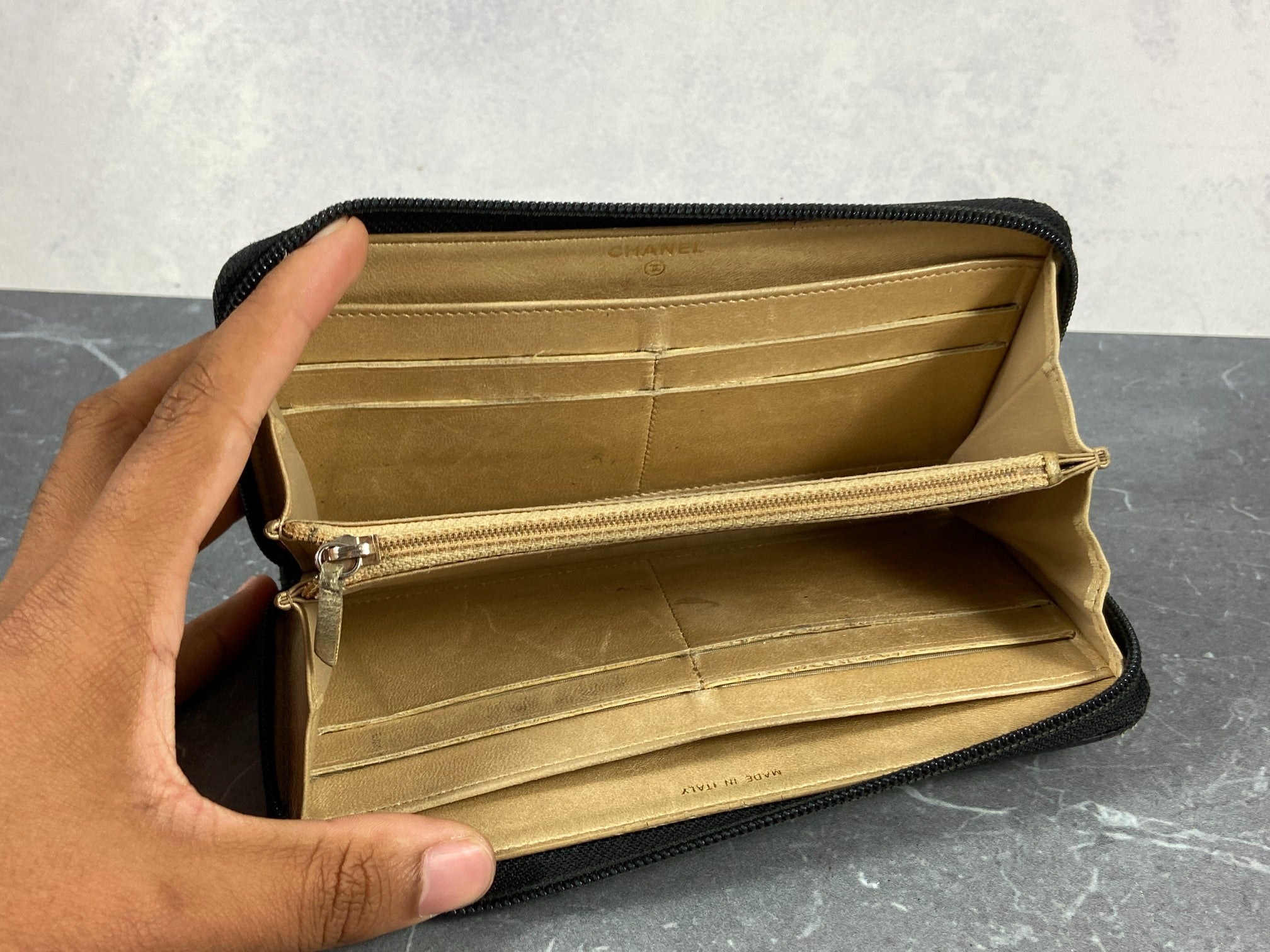 Chanel CC Camélia Zippy Wallet Black Leather