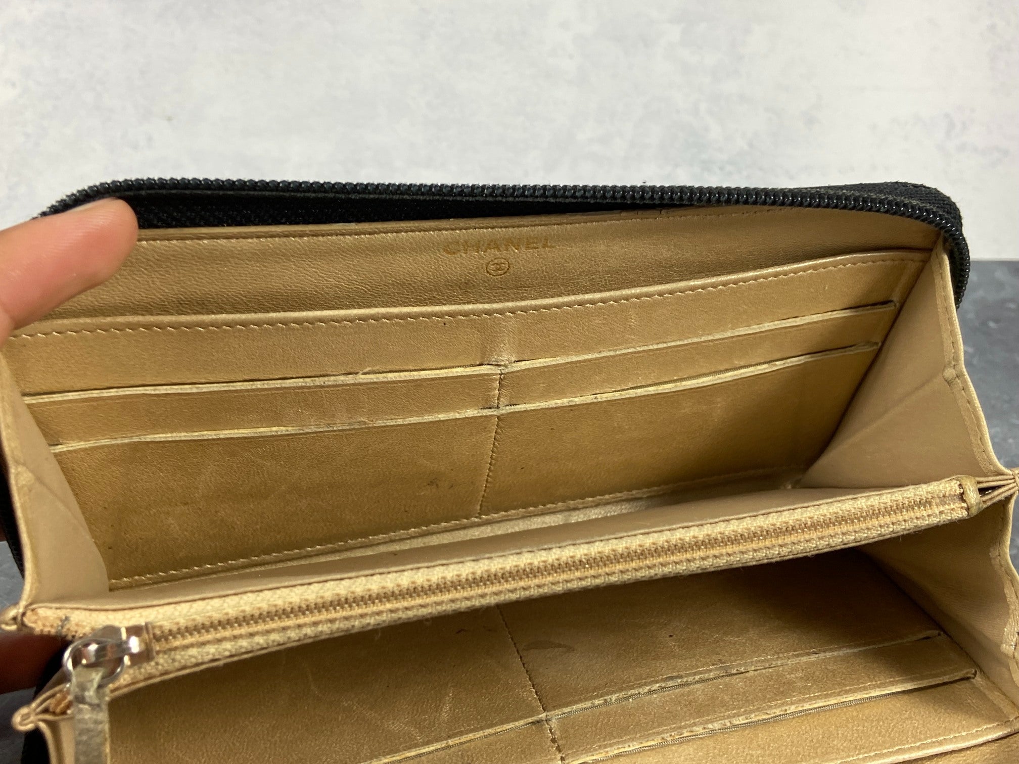 Chanel CC Camélia Zippy Wallet Black Leather