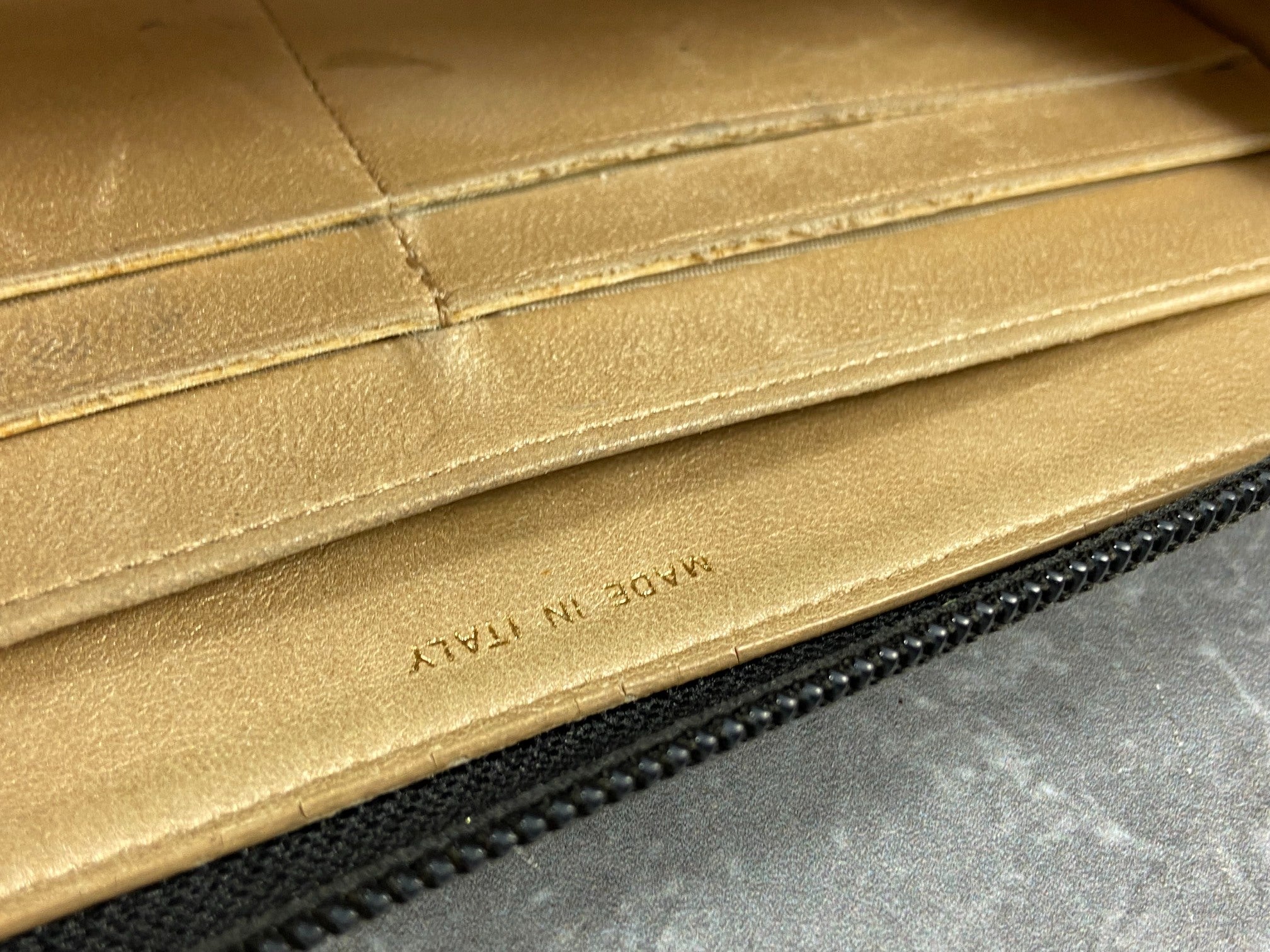 Chanel CC Camélia Zippy Wallet Black Leather