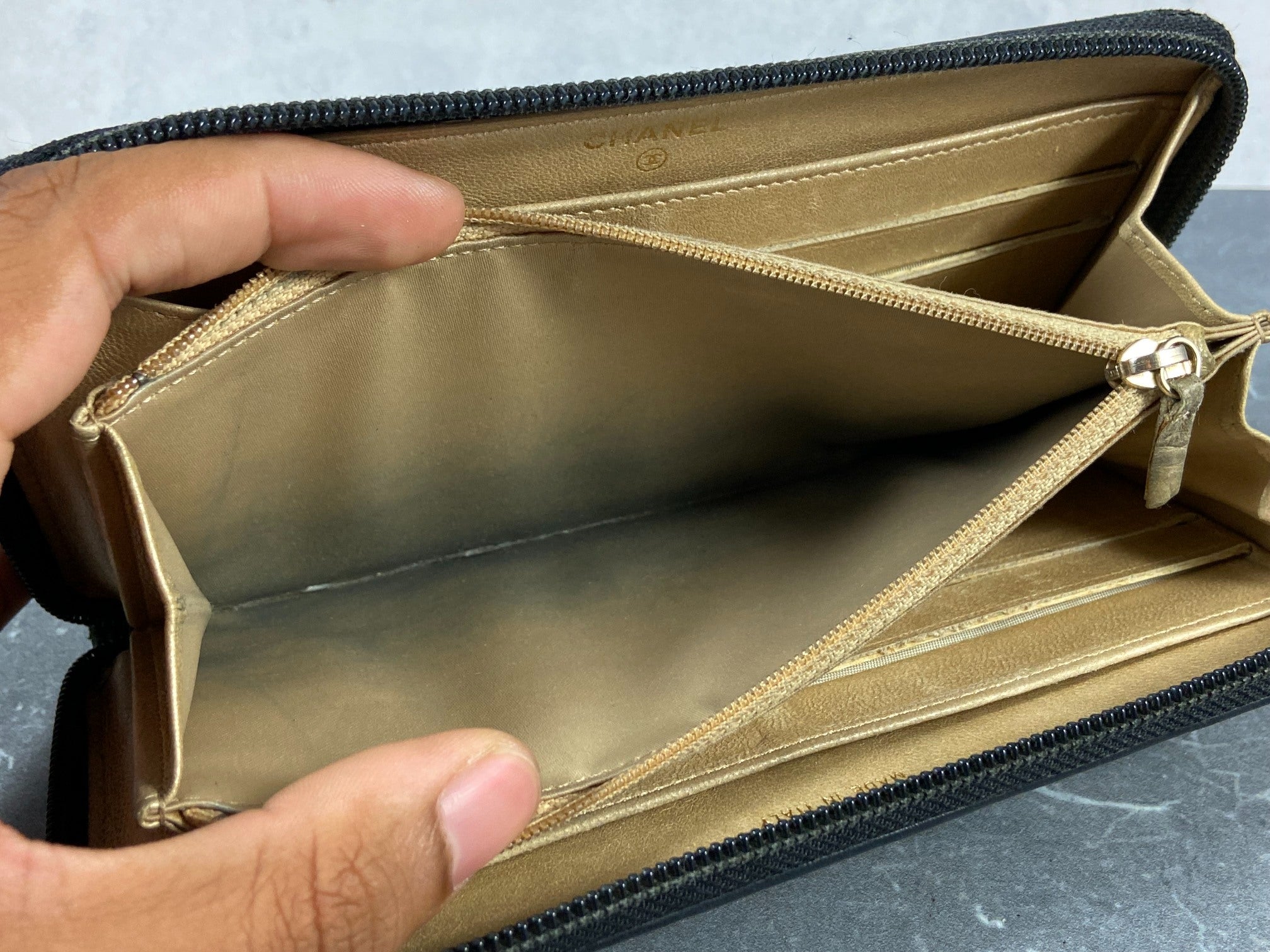 Chanel CC Camélia Zippy Wallet Black Leather