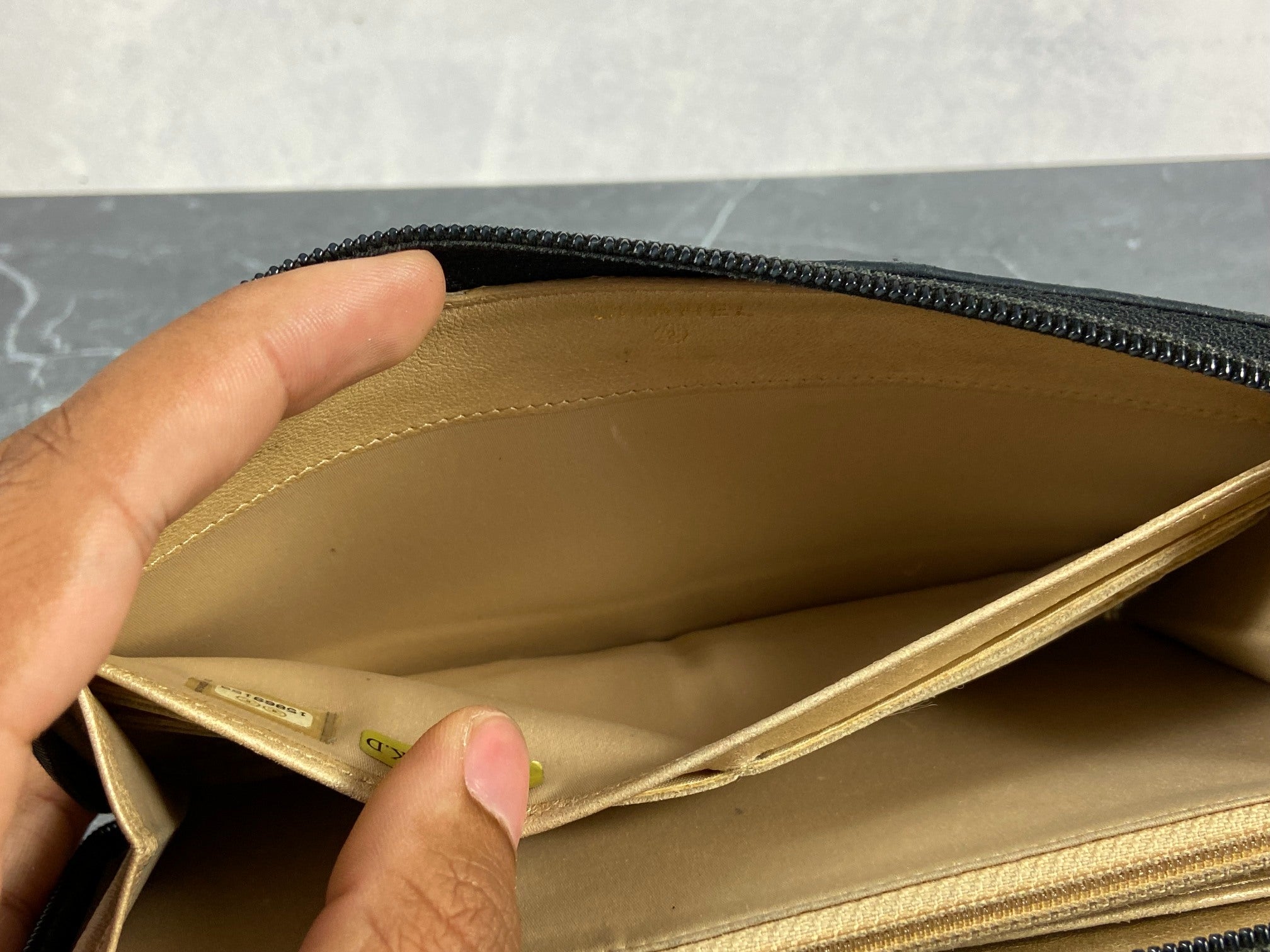 Chanel CC Camélia Zippy Wallet Black Leather